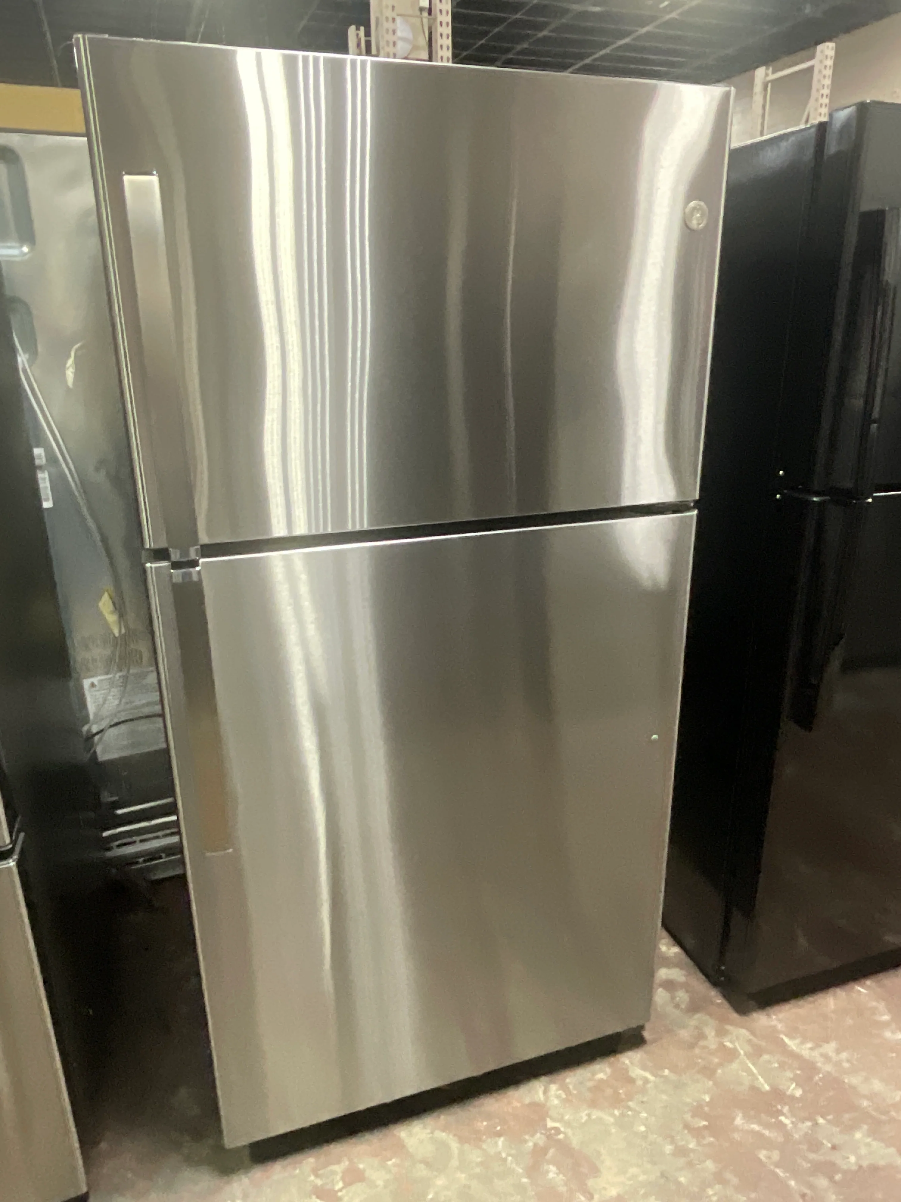 GE® 21.9 Cu. Ft. Garage Ready Top-Freezer Refrigerator - Image 18