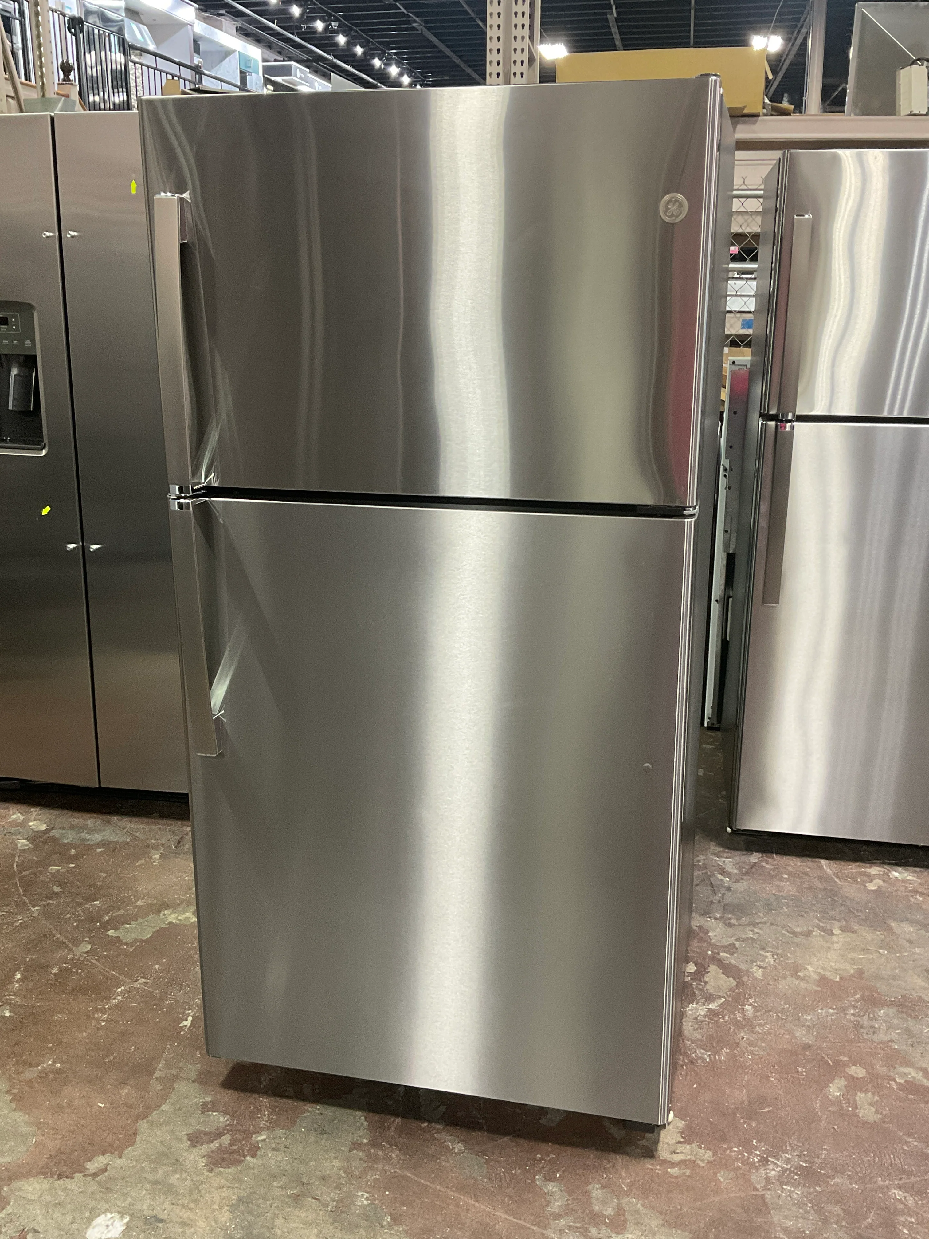 GE® 21.9 Cu. Ft. Garage Ready Top-Freezer Refrigerator - Image 23