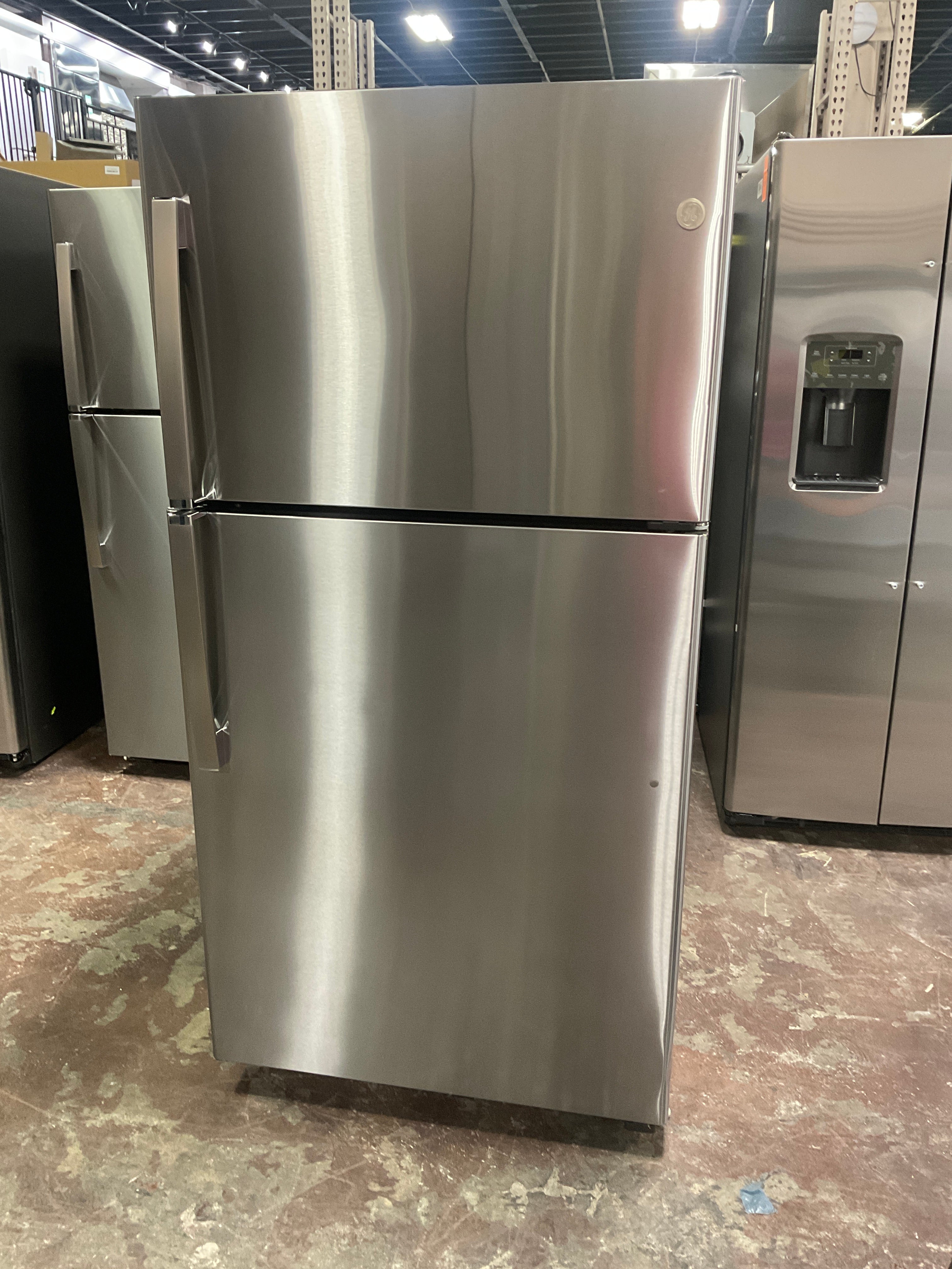GE® 21.9 Cu. Ft. Garage Ready Top-Freezer Refrigerator - Image 25