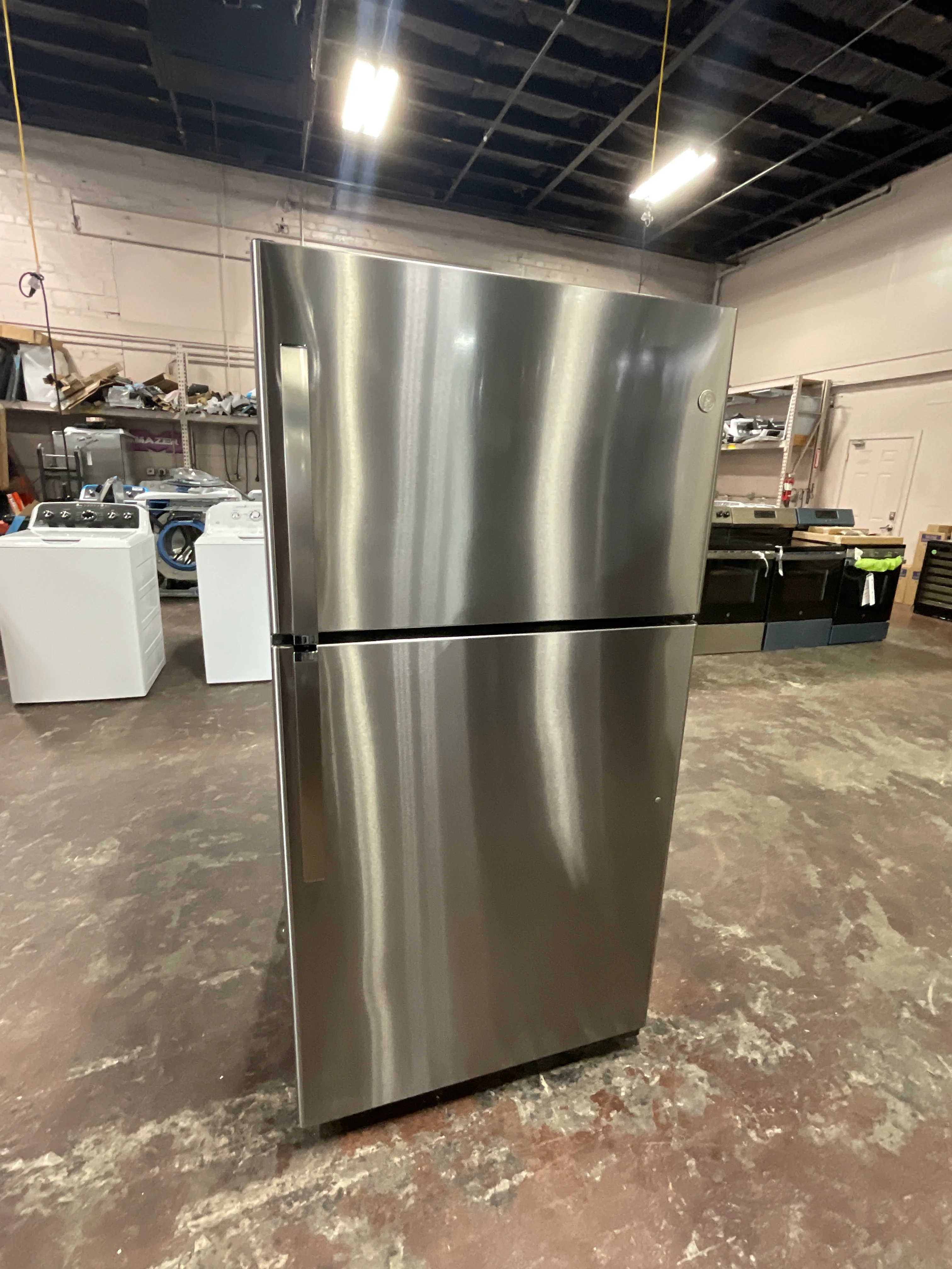GE® 21.9 Cu. Ft. Garage Ready Top-Freezer Refrigerator - Image 26