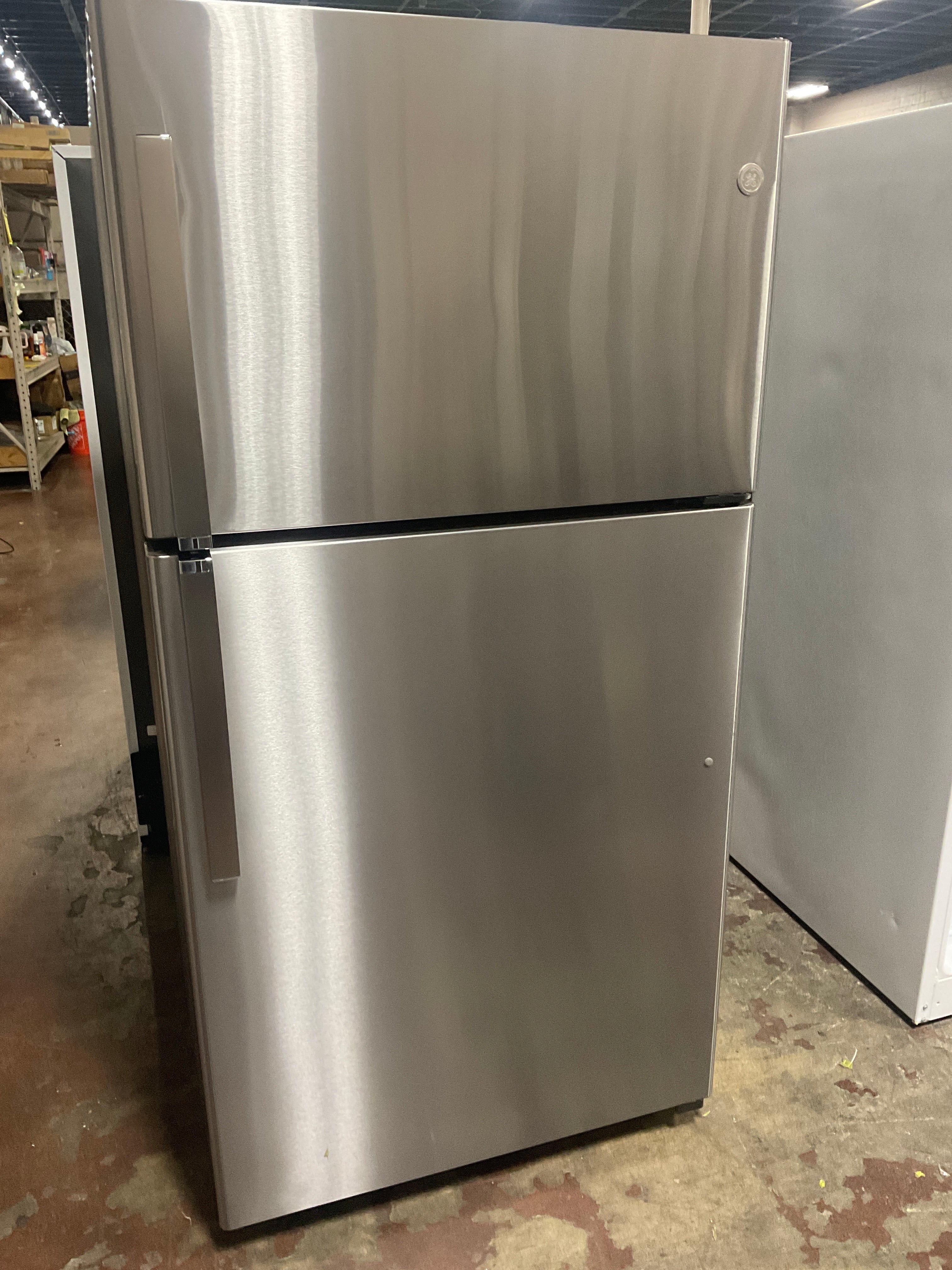 GE® 21.9 Cu. Ft. Garage Ready Top-Freezer Refrigerator - Image 27