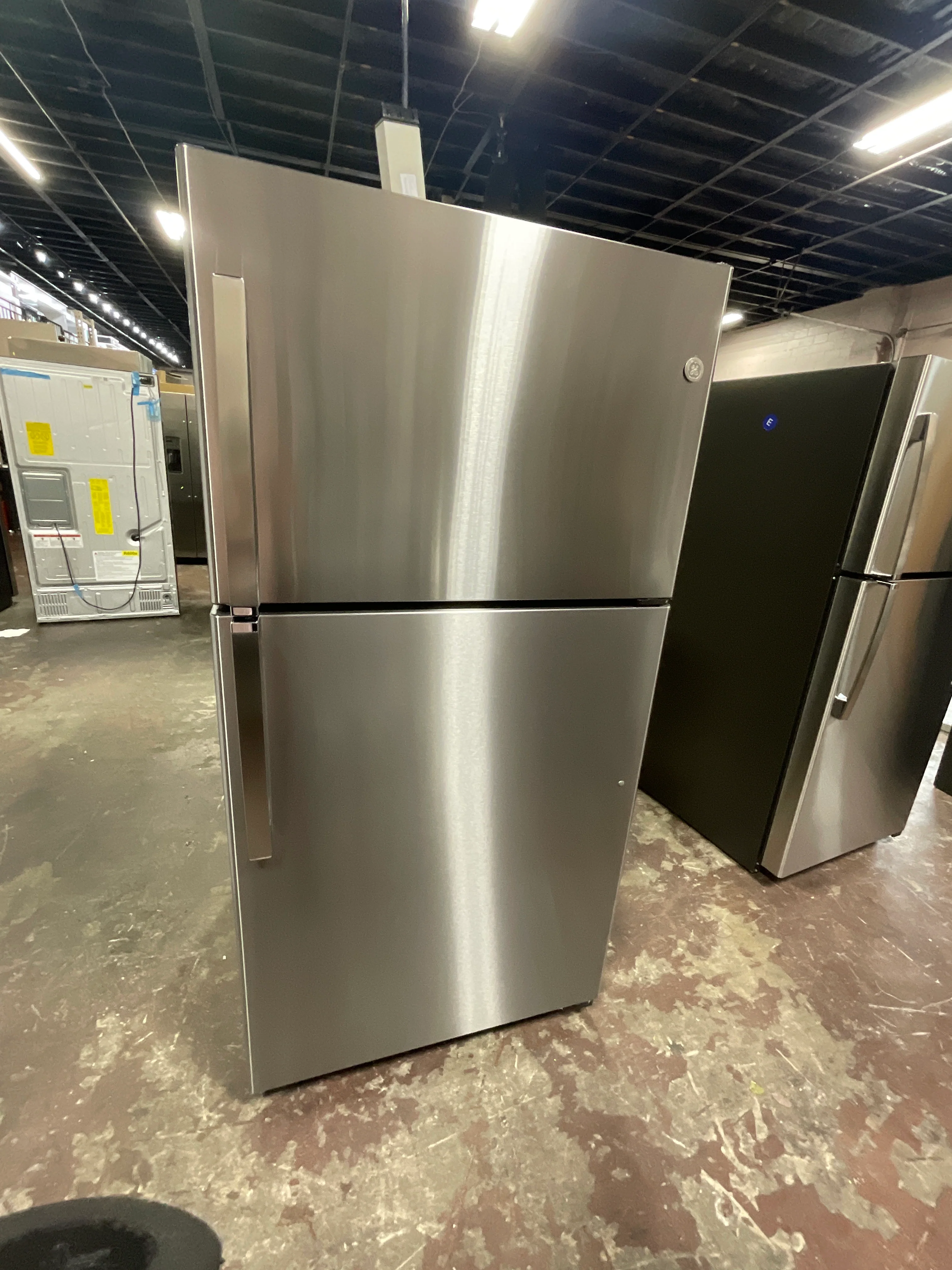 GE® 21.9 Cu. Ft. Garage Ready Top-Freezer Refrigerator - Image 28