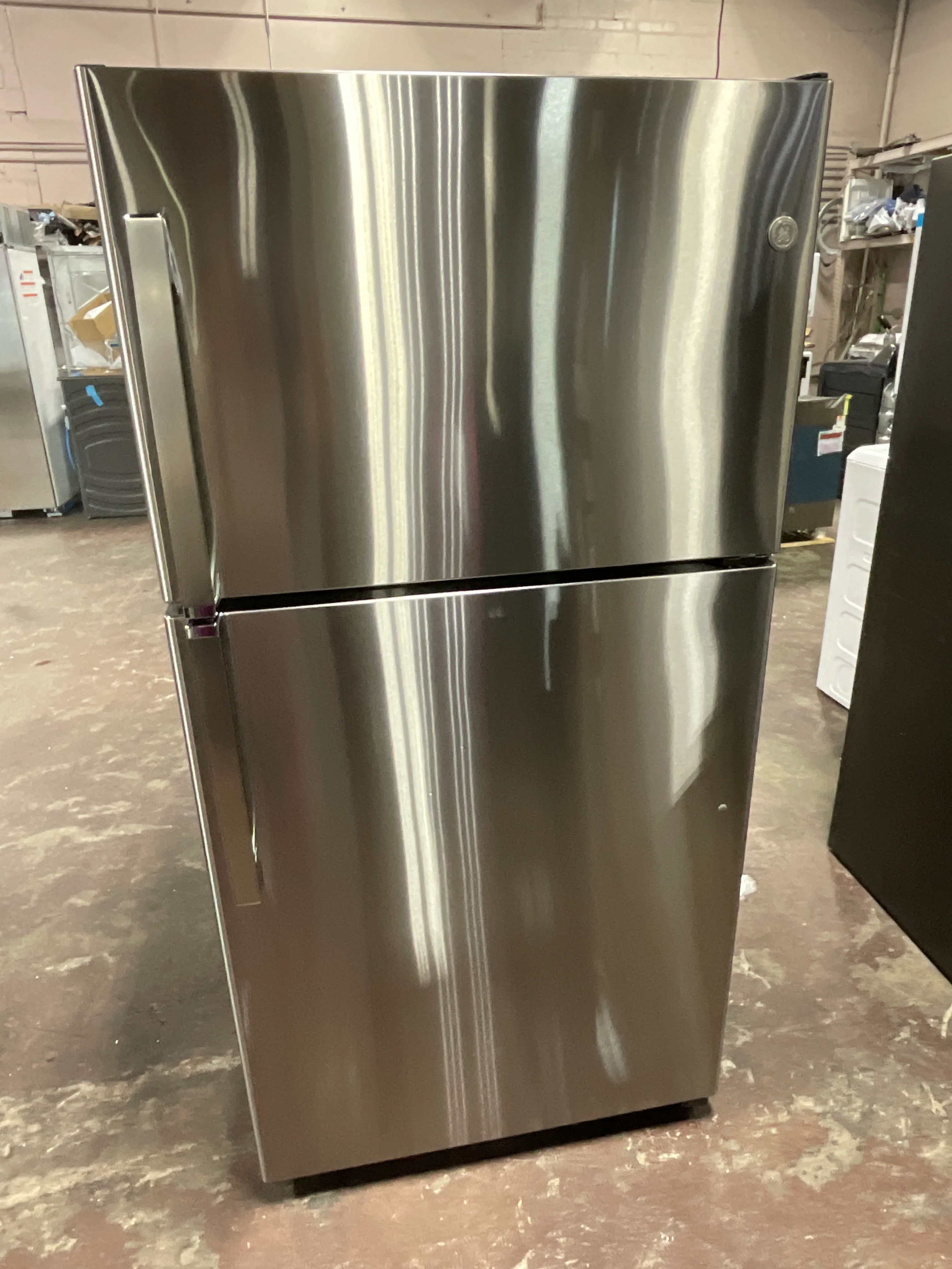 GE® 21.9 Cu. Ft. Garage Ready Top-Freezer Refrigerator - Image 7