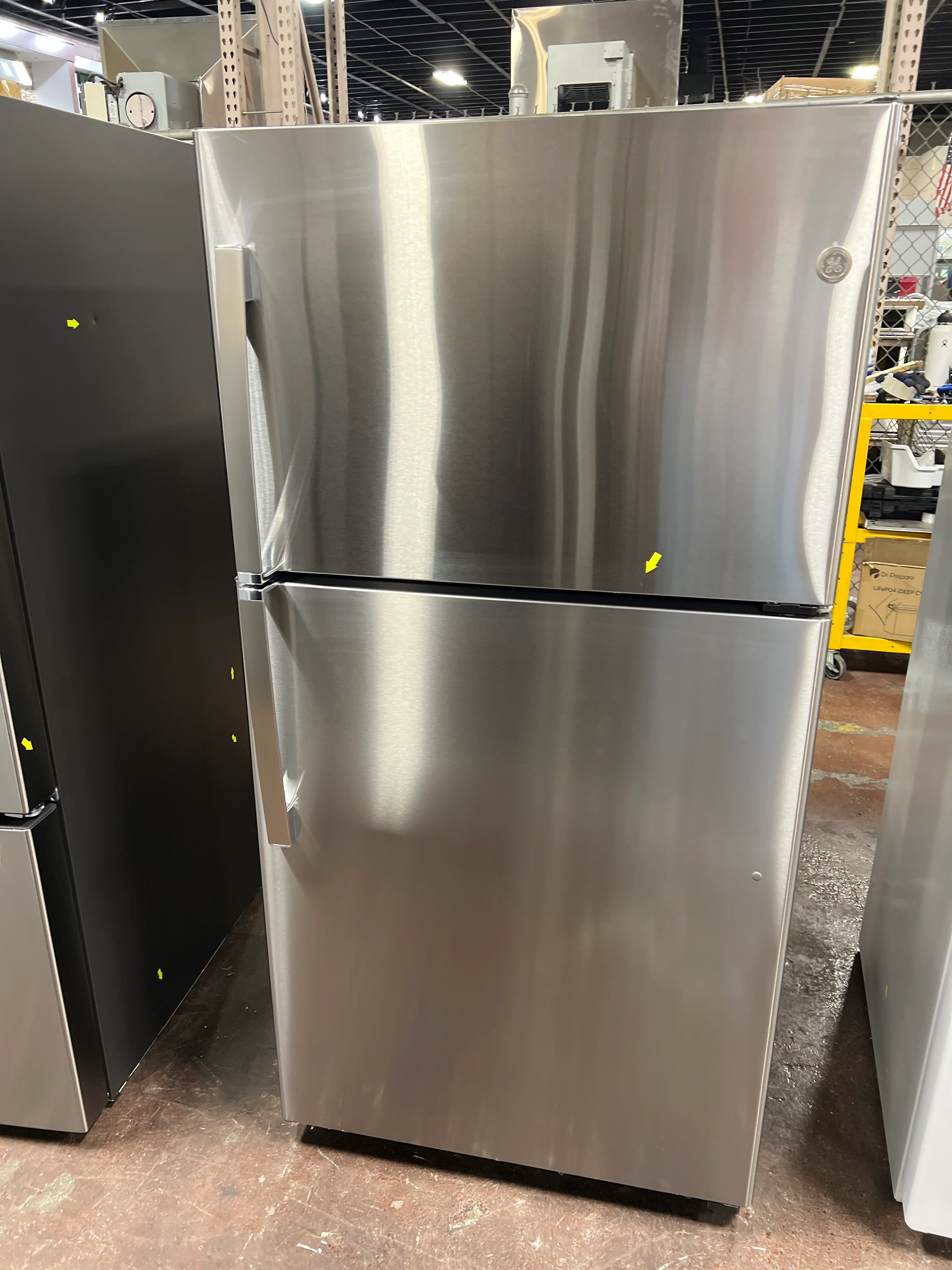 GE® 21.9 Cu. Ft. Garage Ready Top-Freezer Refrigerator - Image 9