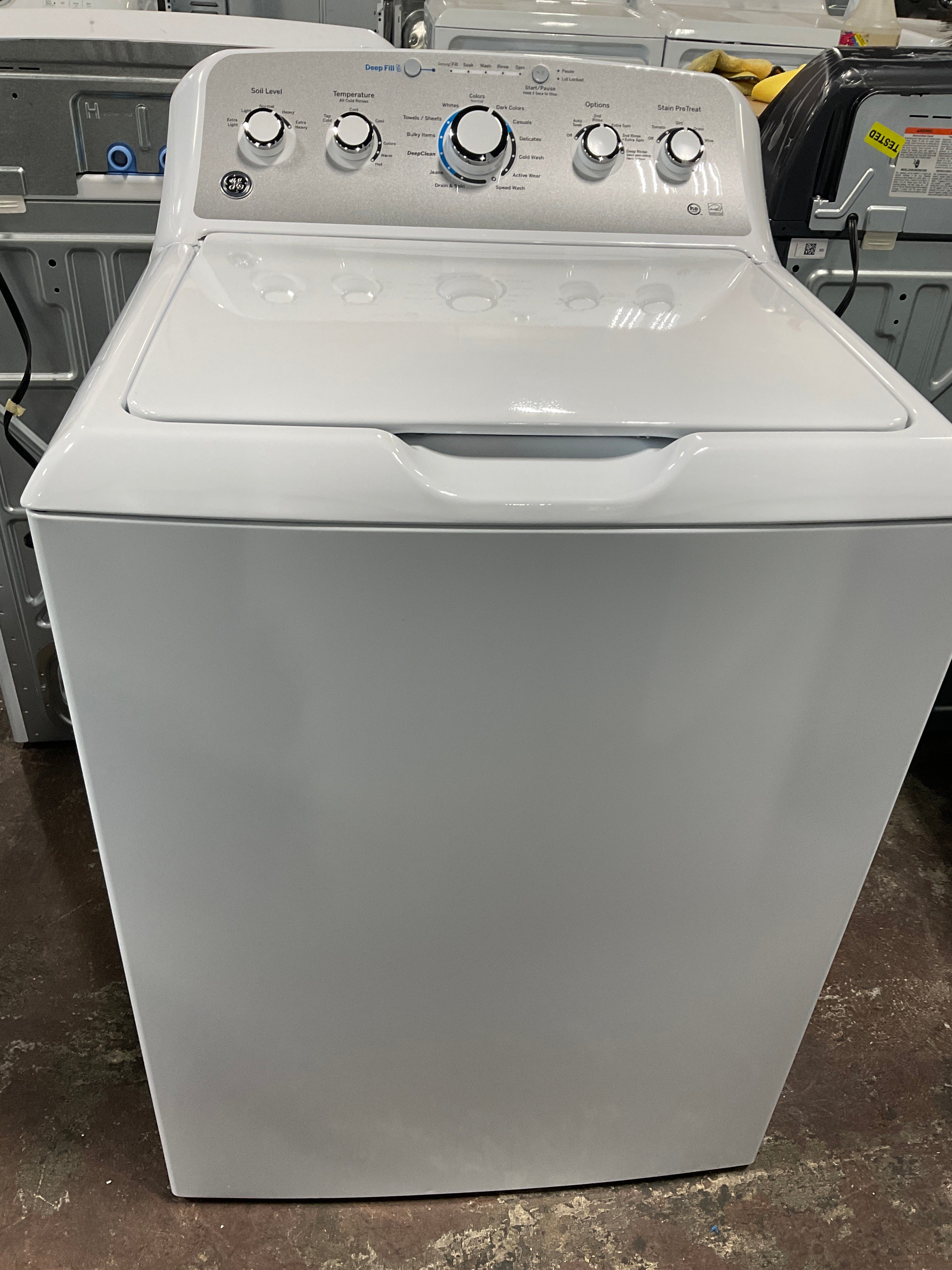 GE GE® ENERGY STAR® 4.4 cu. ft. stainless steel capacity washer - Image 2