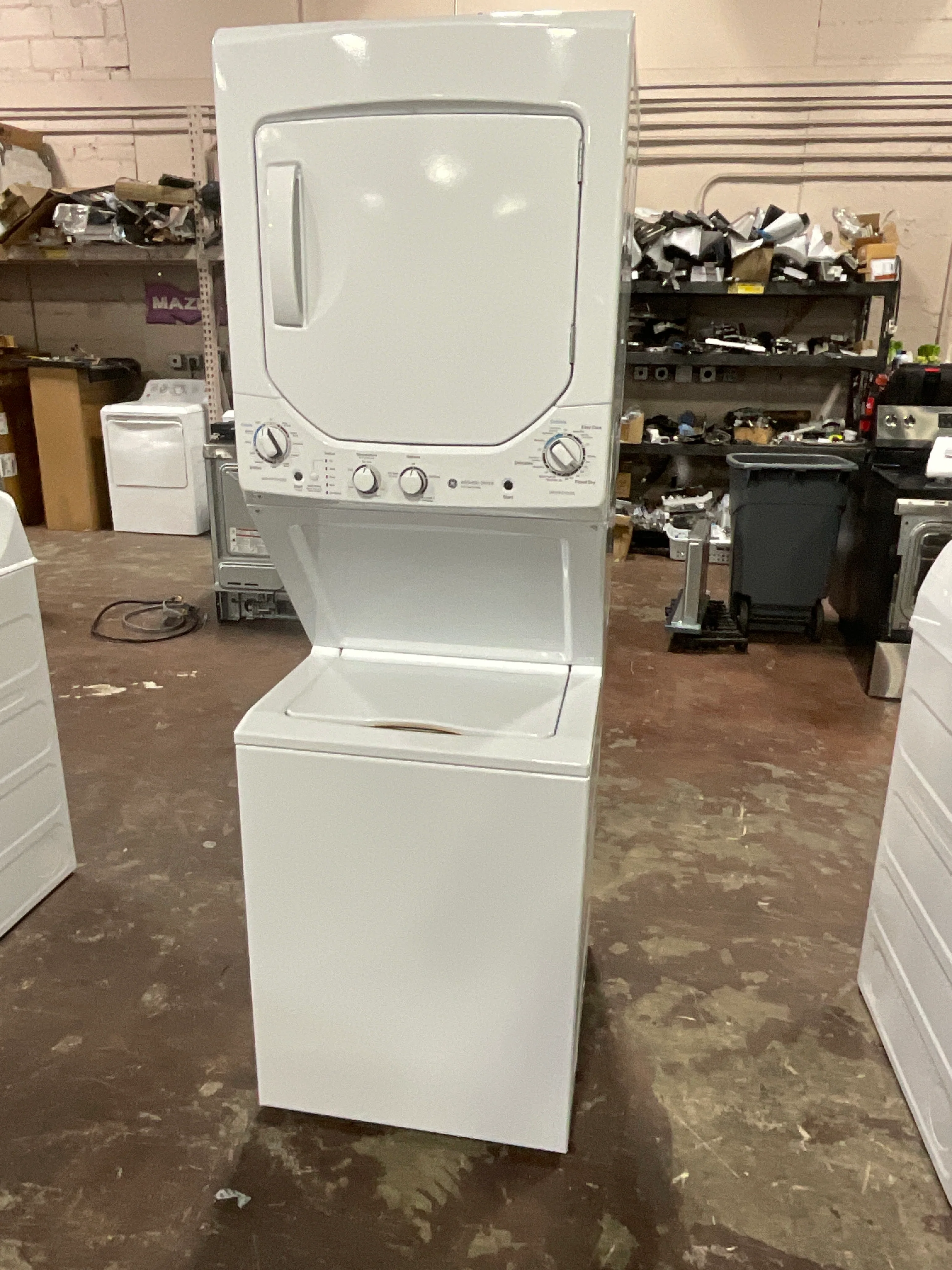 GE Unitized Spacemaker® 2.3 cu. ft. Capacity Washer with Stainless Steel Basket and 4.4 cu. ft. Capacity Gas Dryer - Image 6