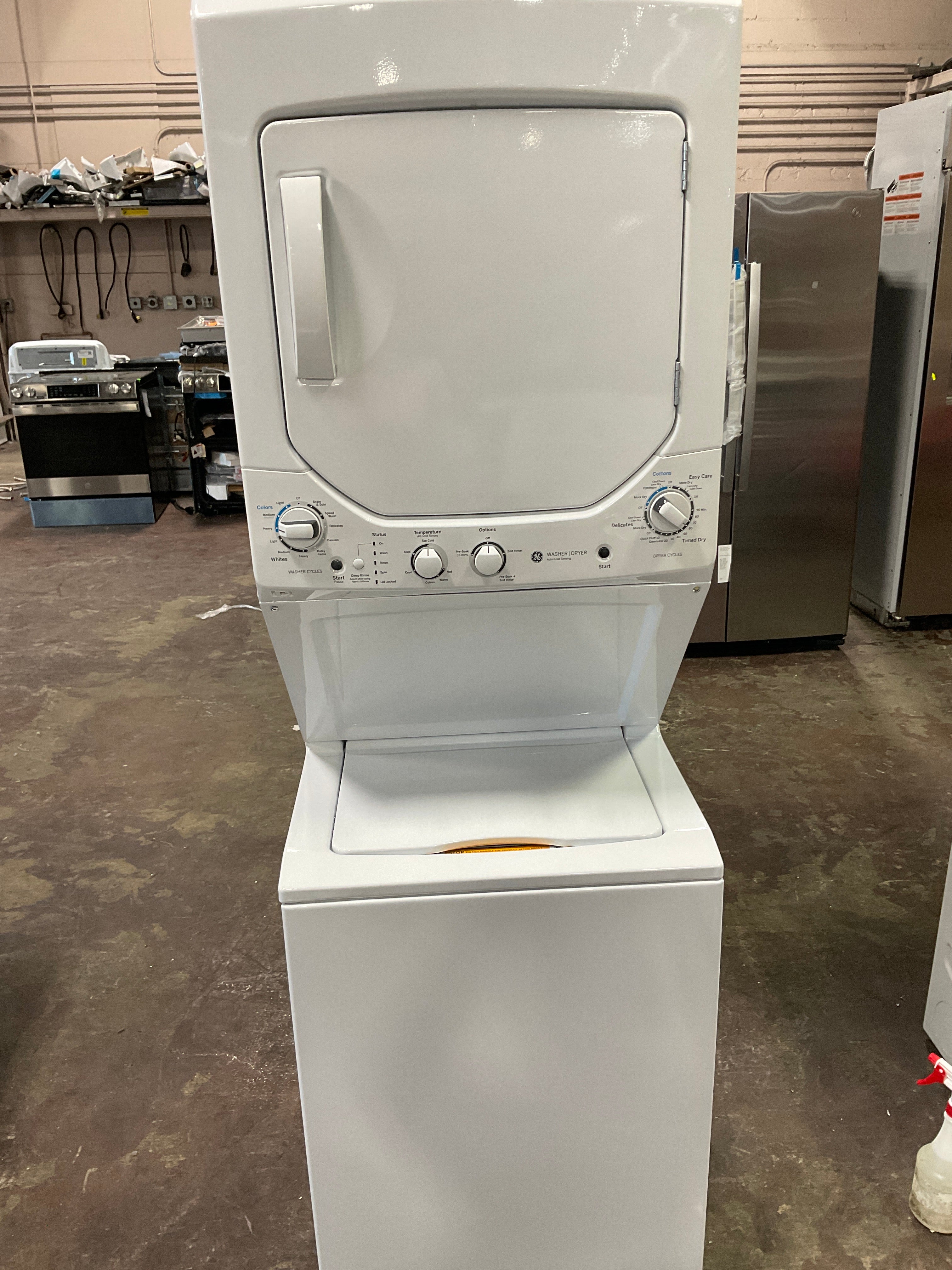 GE Unitized Spacemaker® 2.3 cu. ft. Capacity Washer with Stainless Steel Basket and 4.4 cu. ft. Capacity Gas Dryer - Image 7