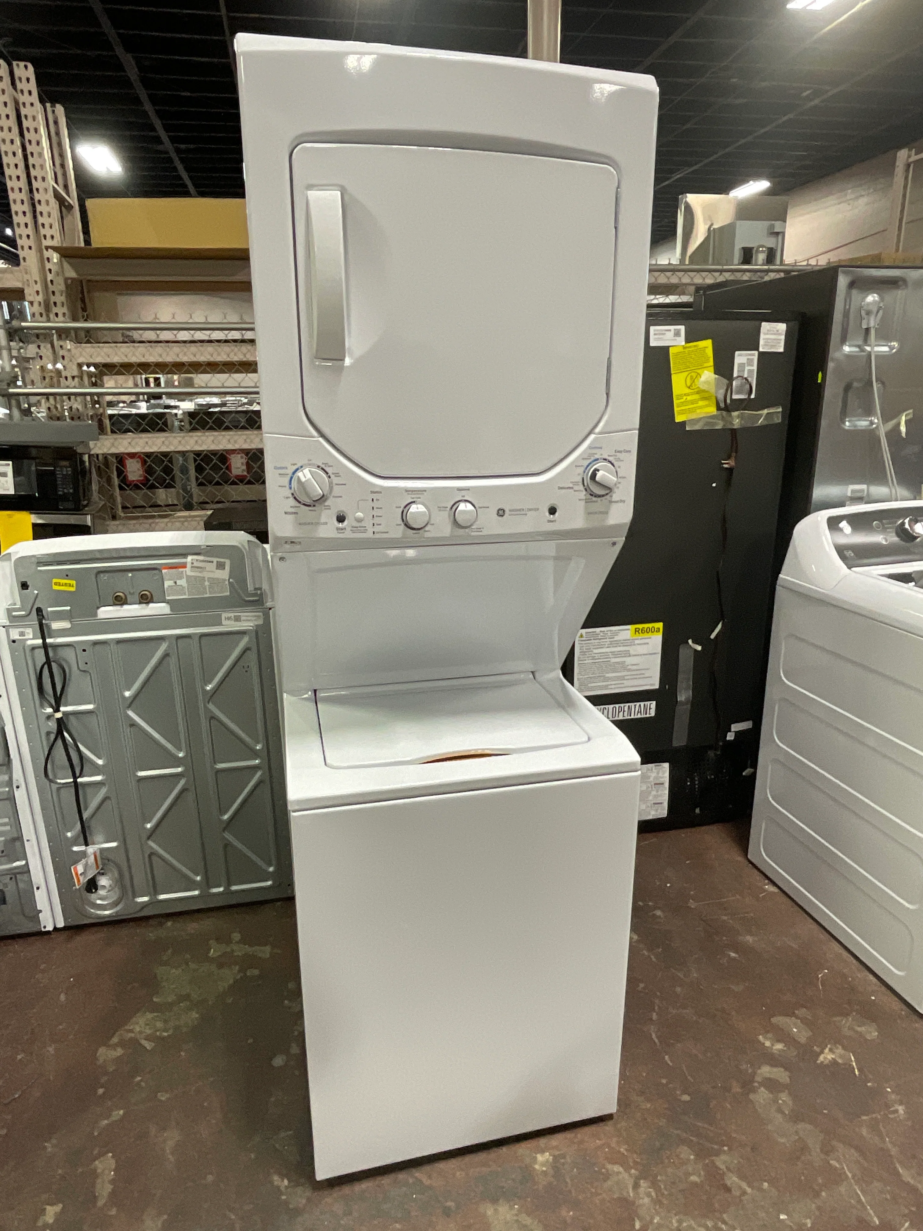 GE Unitized Spacemaker® 2.3 cu. ft. Capacity Washer with Stainless Steel Basket and 4.4 cu. ft. Capacity Gas Dryer - Image 8