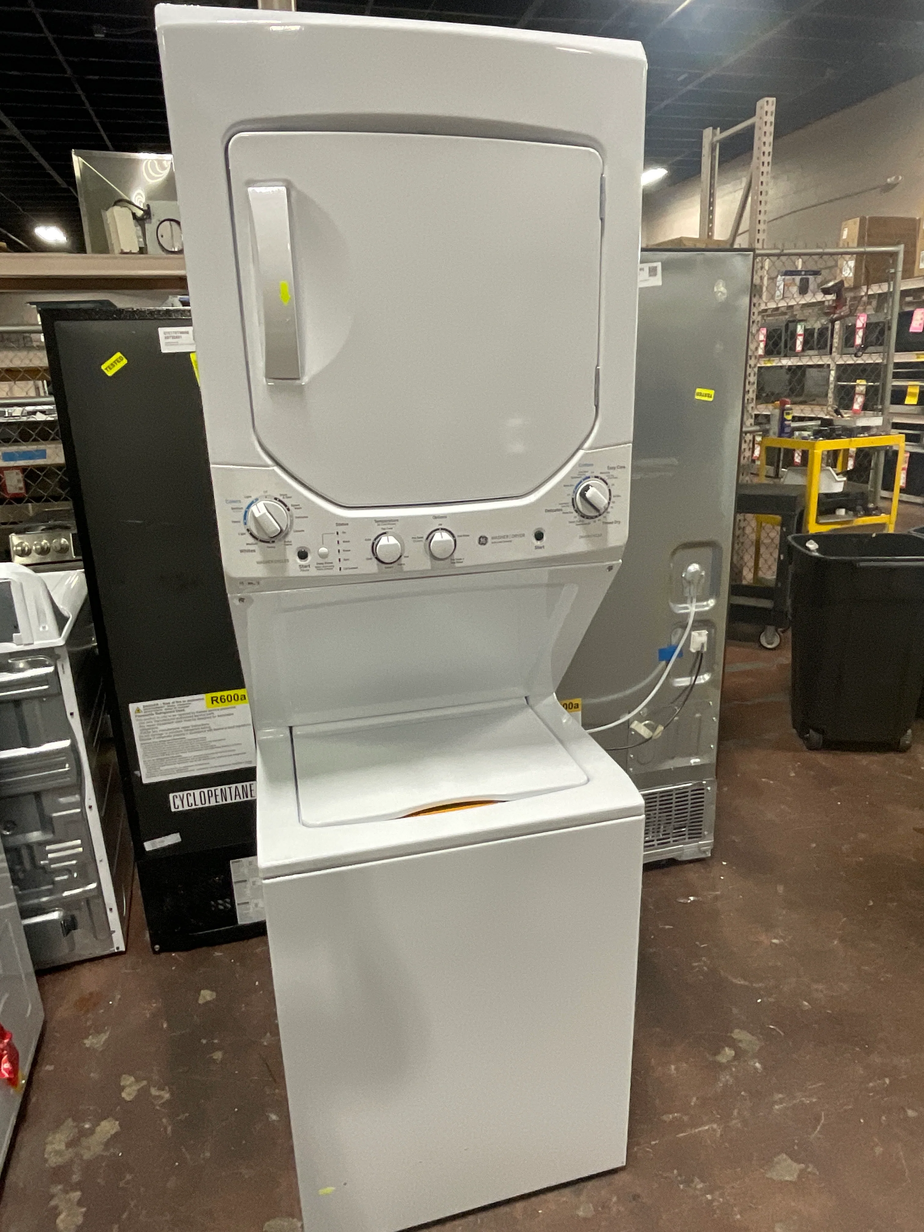 GE Unitized Spacemaker® 2.3 cu. ft. Capacity Washer with Stainless Steel Basket and 4.4 cu. ft. Capacity Gas Dryer - Image 9