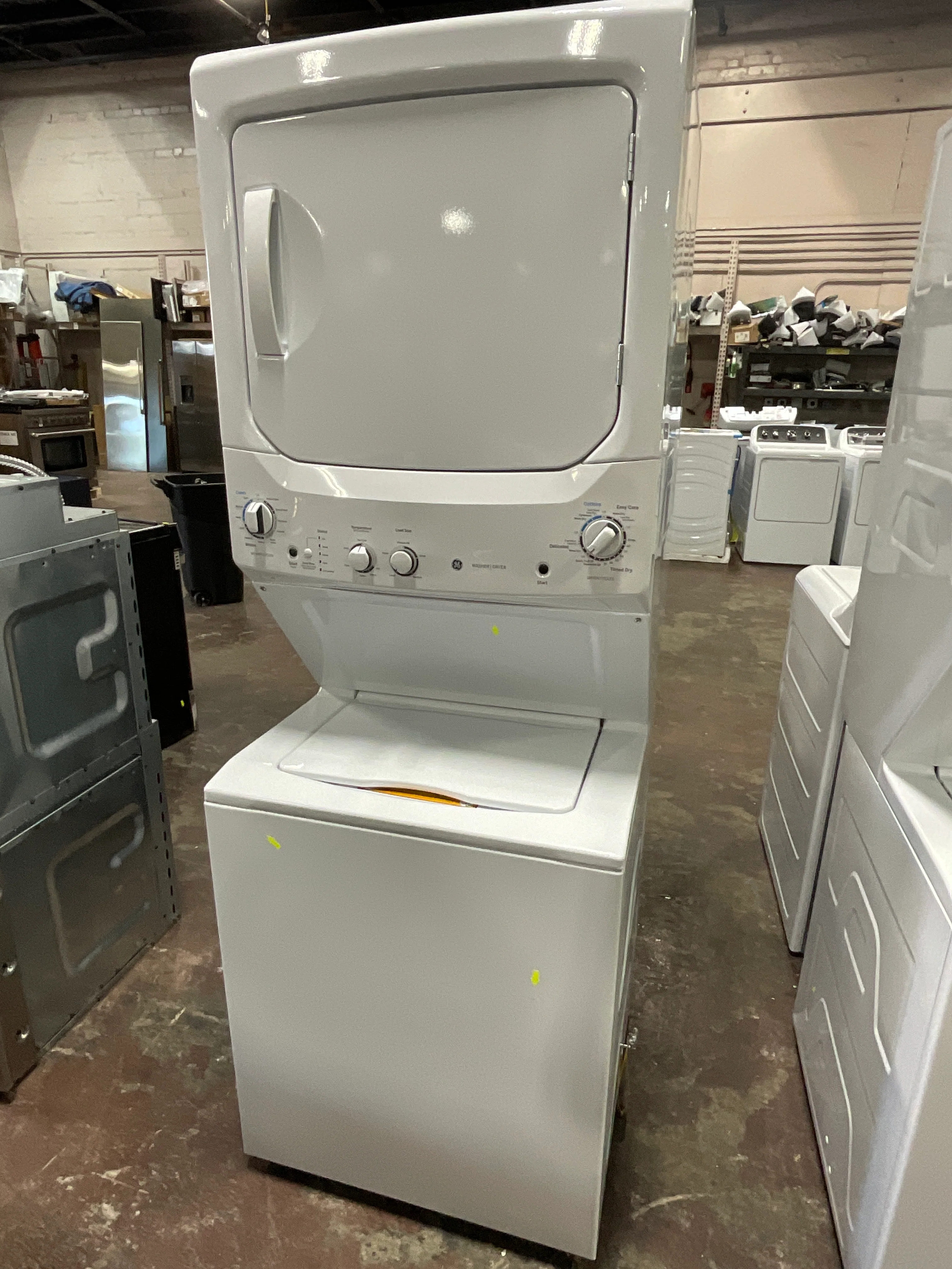 GE Unitized Spacemaker® 3.8 cu. ft. Capacity Washer with Stainless Steel Basket and 5.9 cu. ft. Capacity Electric Dryer - Image 11