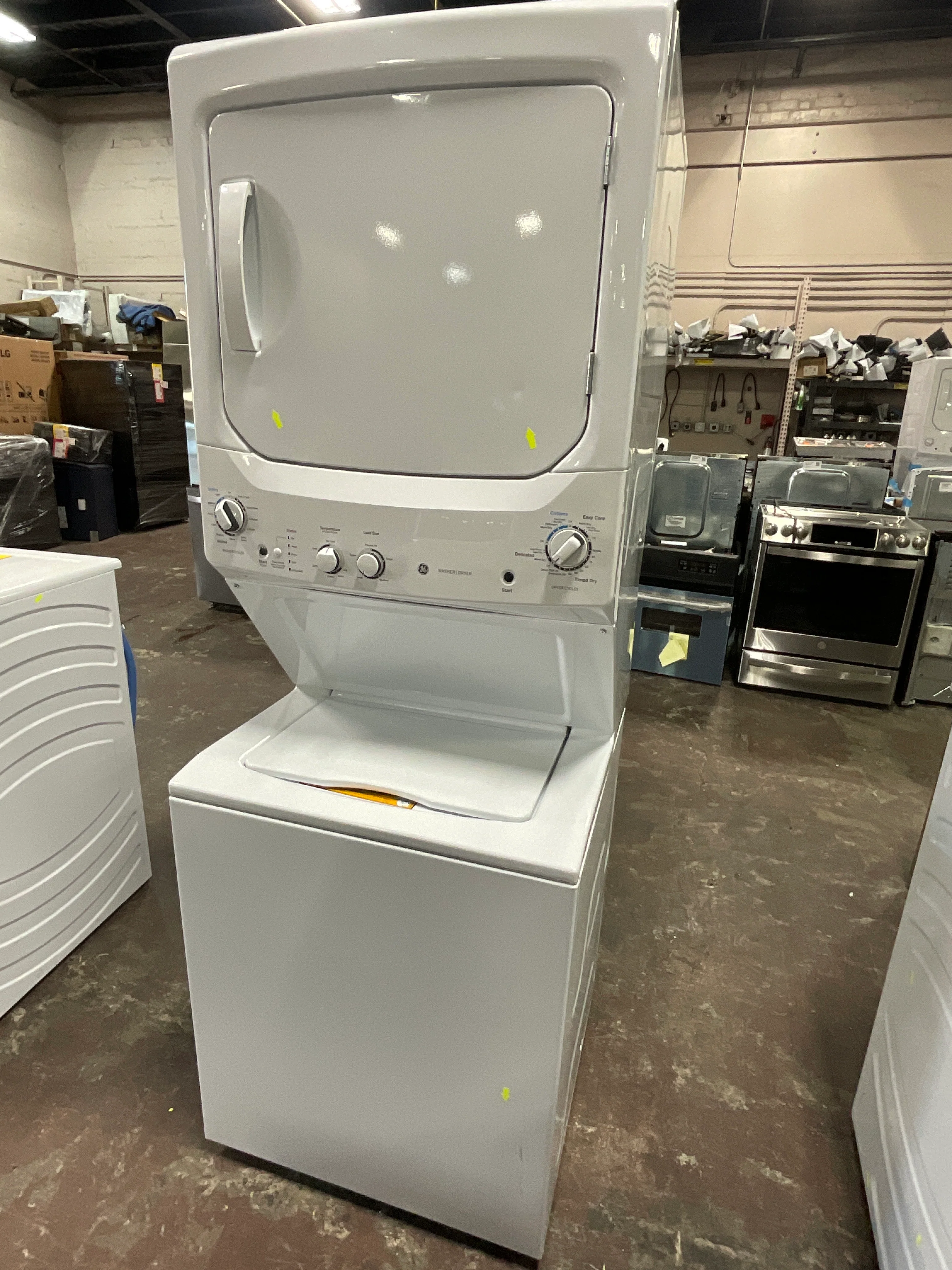 GE Unitized Spacemaker® 3.8 cu. ft. Capacity Washer with Stainless Steel Basket and 5.9 cu. ft. Capacity Electric Dryer - Image 18