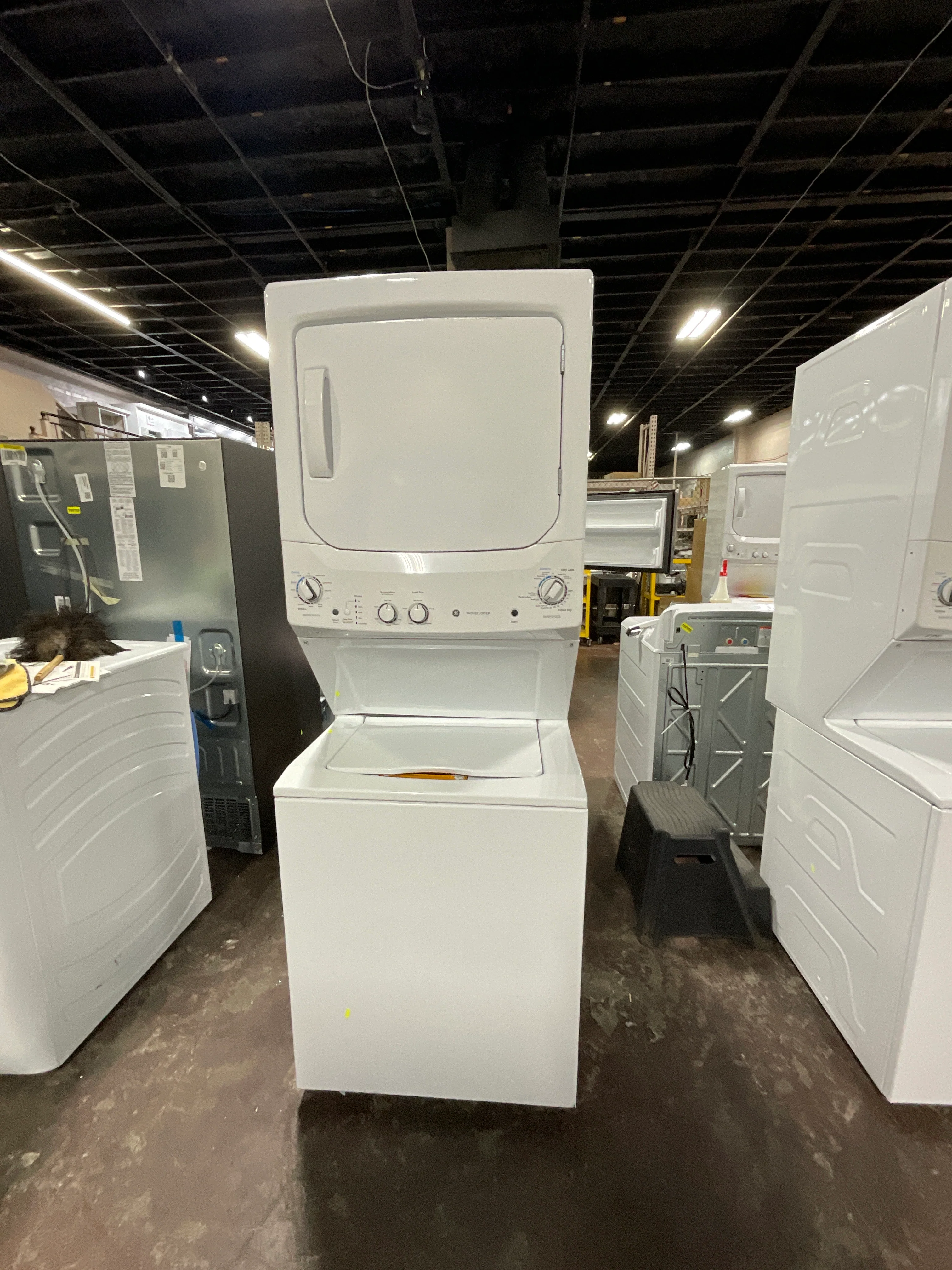 GE Unitized Spacemaker® 3.8 cu. ft. Capacity Washer with Stainless Steel Basket and 5.9 cu. ft. Capacity Electric Dryer - Image 21