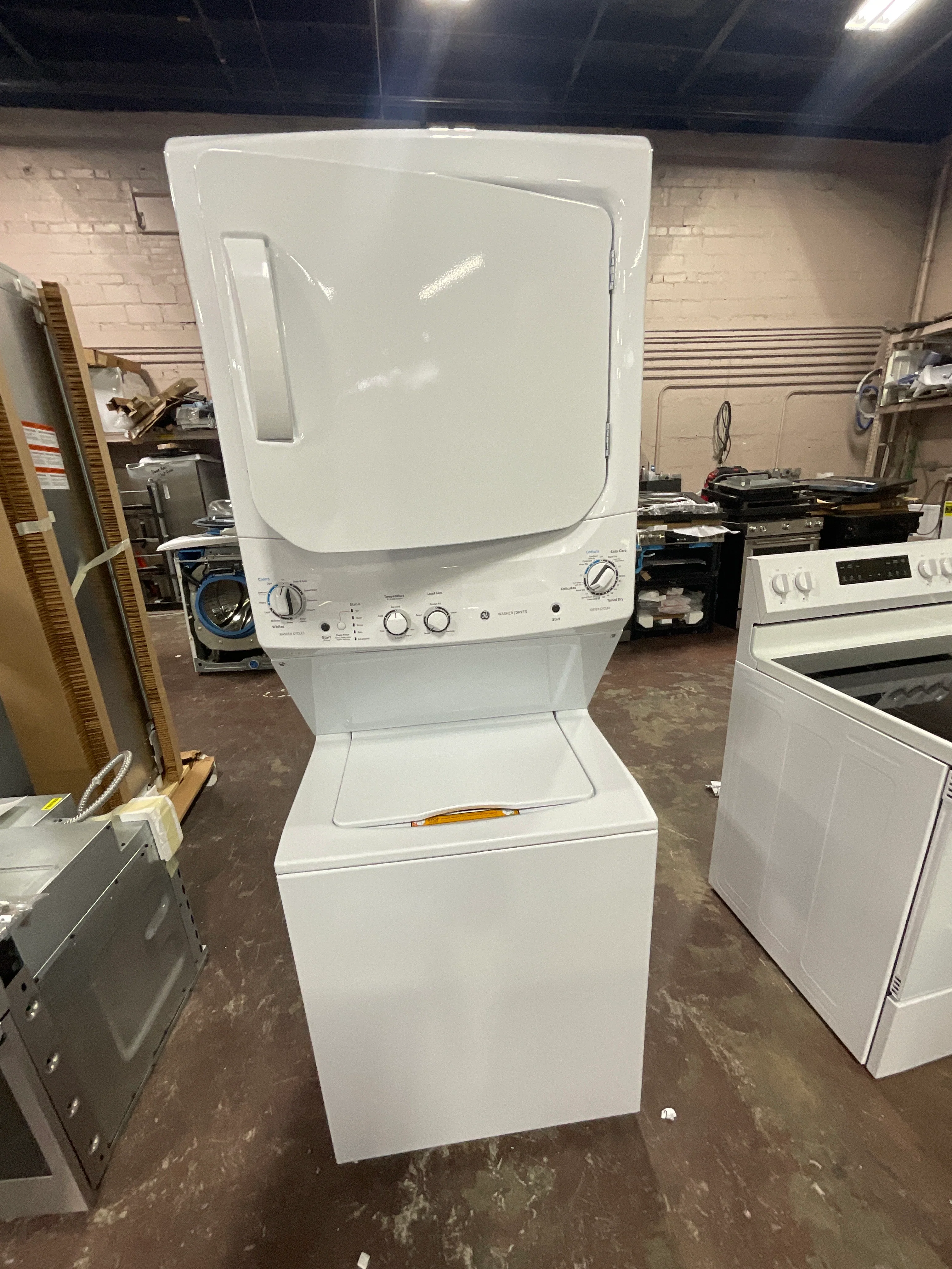 GE Unitized Spacemaker® 3.8 cu. ft. Capacity Washer with Stainless Steel Basket and 5.9 cu. ft. Capacity Electric Dryer - Image 28