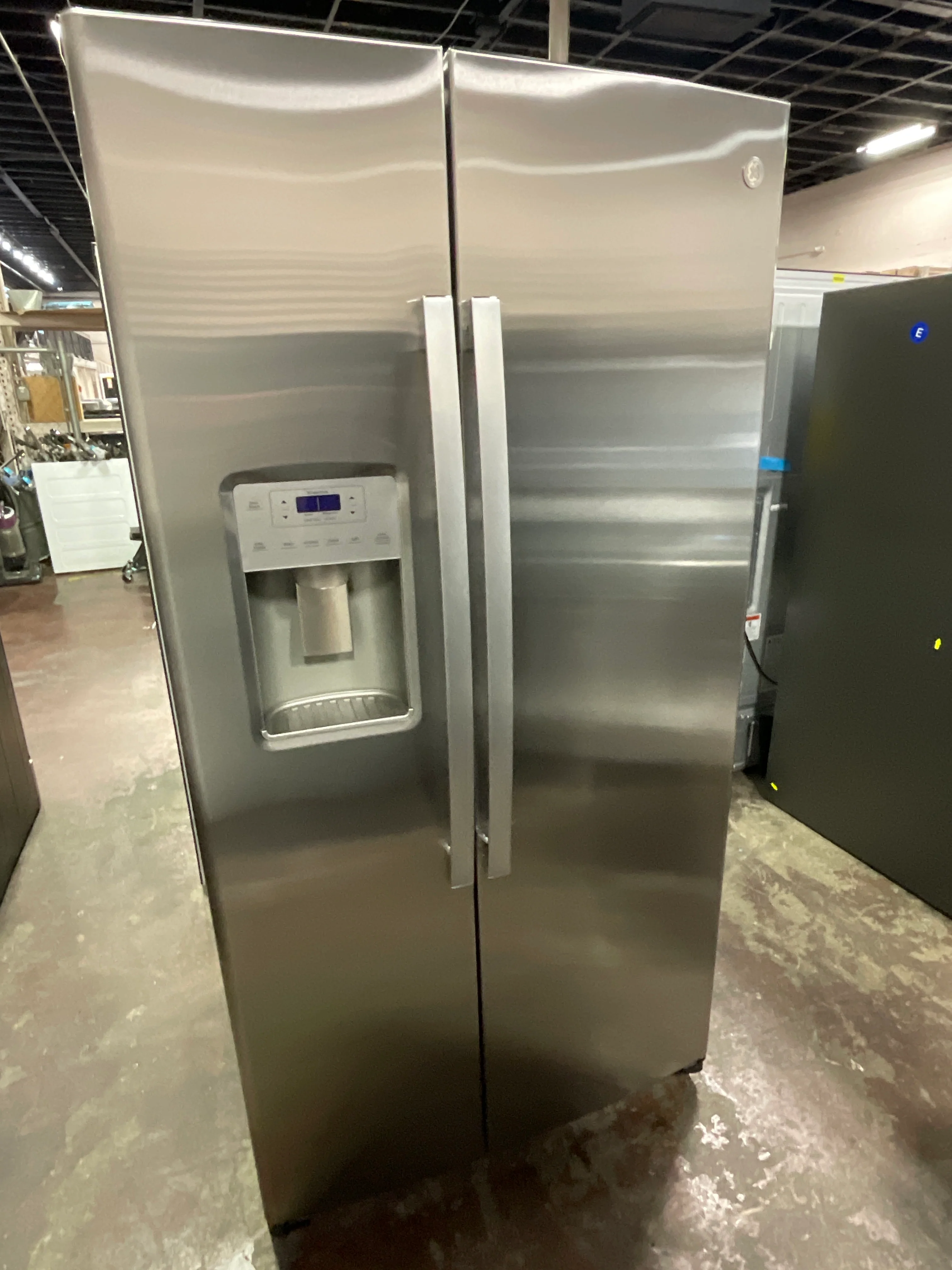 GE 21.8 Cu. Ft. Counter-Depth Fingerprint Resistant Side-By-Side Refrigerator - Image 10