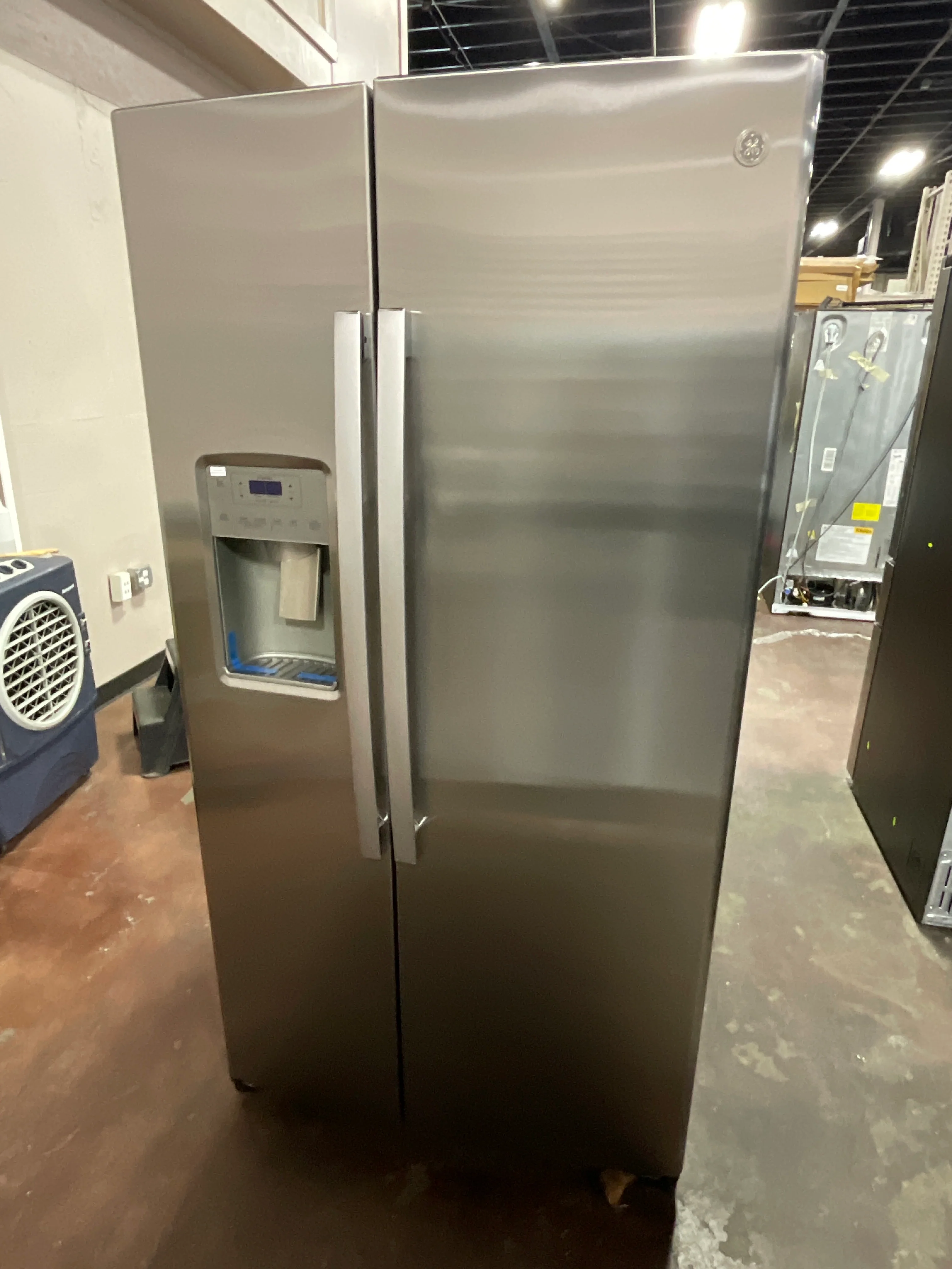GE 21.8 Cu. Ft. Counter-Depth Fingerprint Resistant Side-By-Side Refrigerator - Image 11