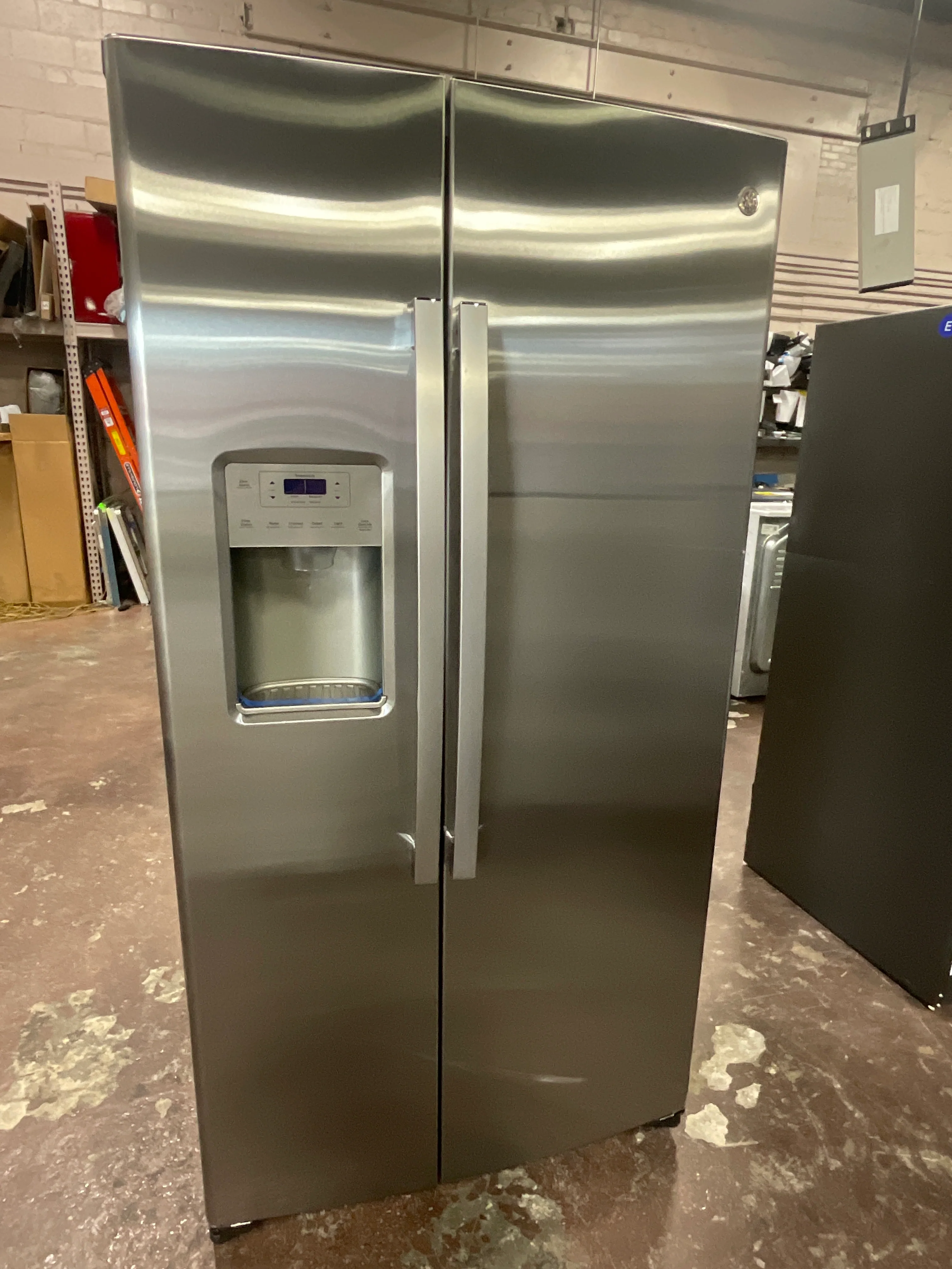 GE 21.8 Cu. Ft. Counter-Depth Fingerprint Resistant Side-By-Side Refrigerator - Image 6