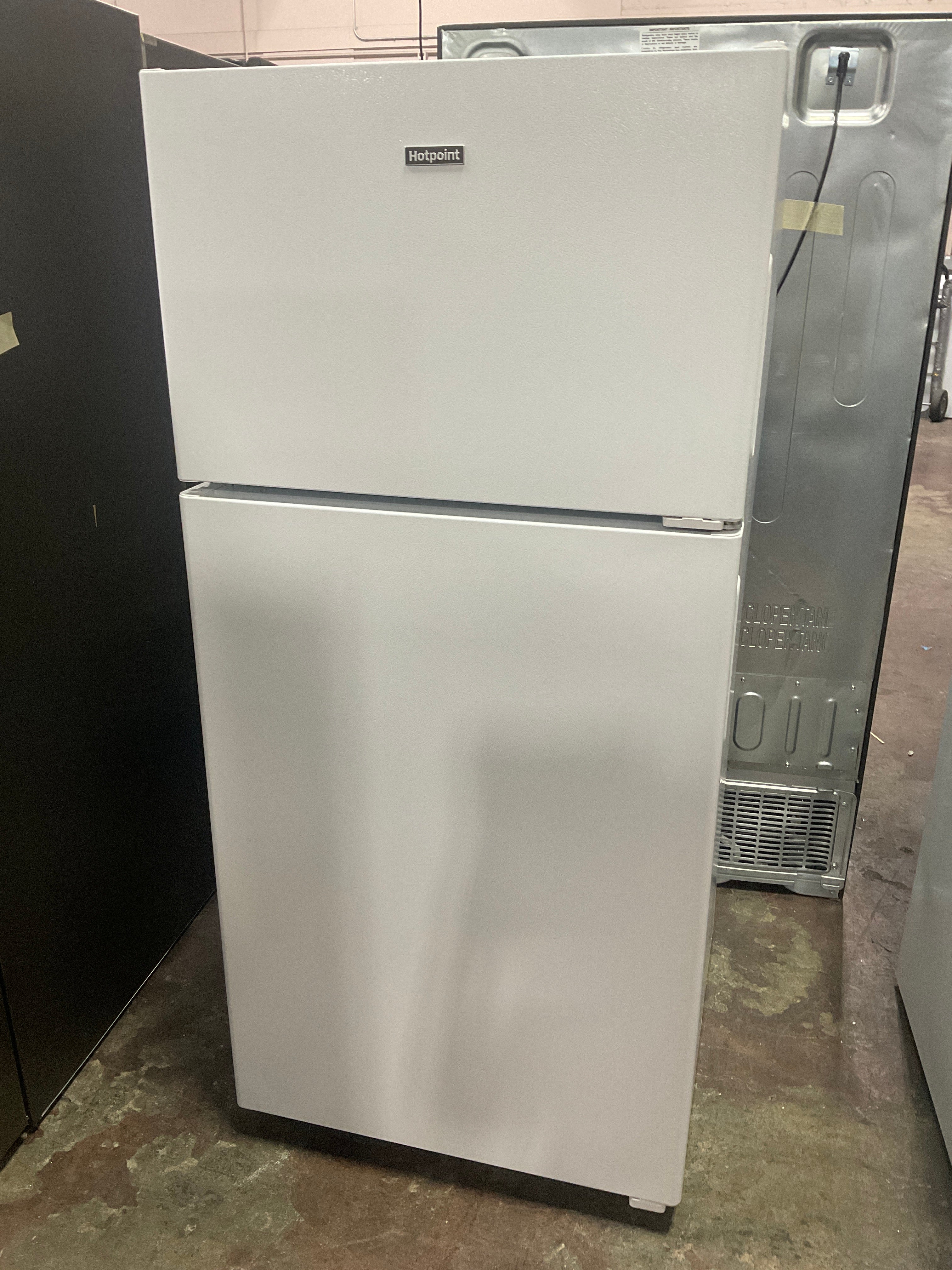 Hotpoint® 15.6 Cu. Ft. Recessed Handle Top-Freezer Refrigerator - Image 6