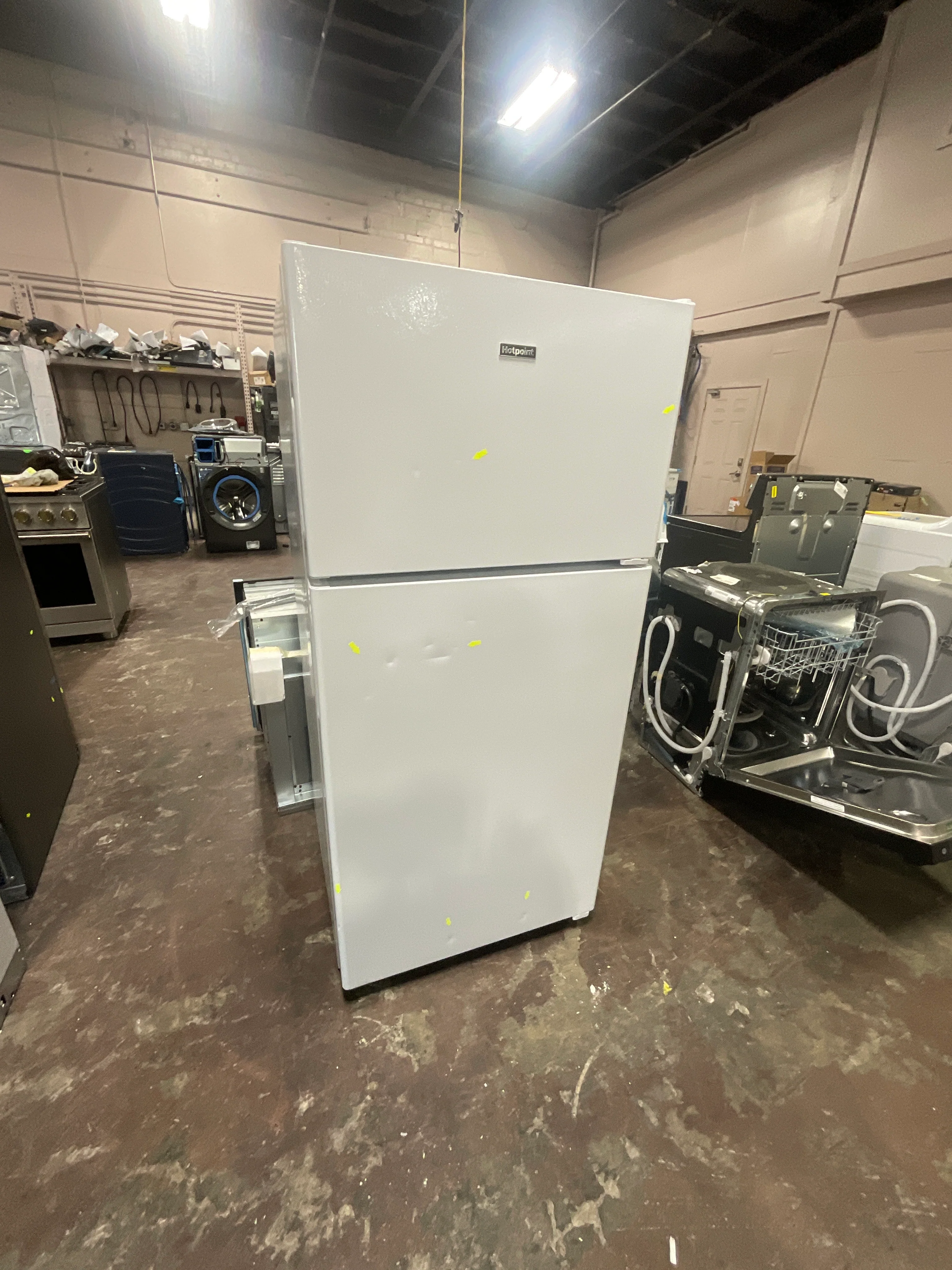 Hotpoint® 15.6 Cu. Ft. Recessed Handle Top-Freezer Refrigerator - Image 7