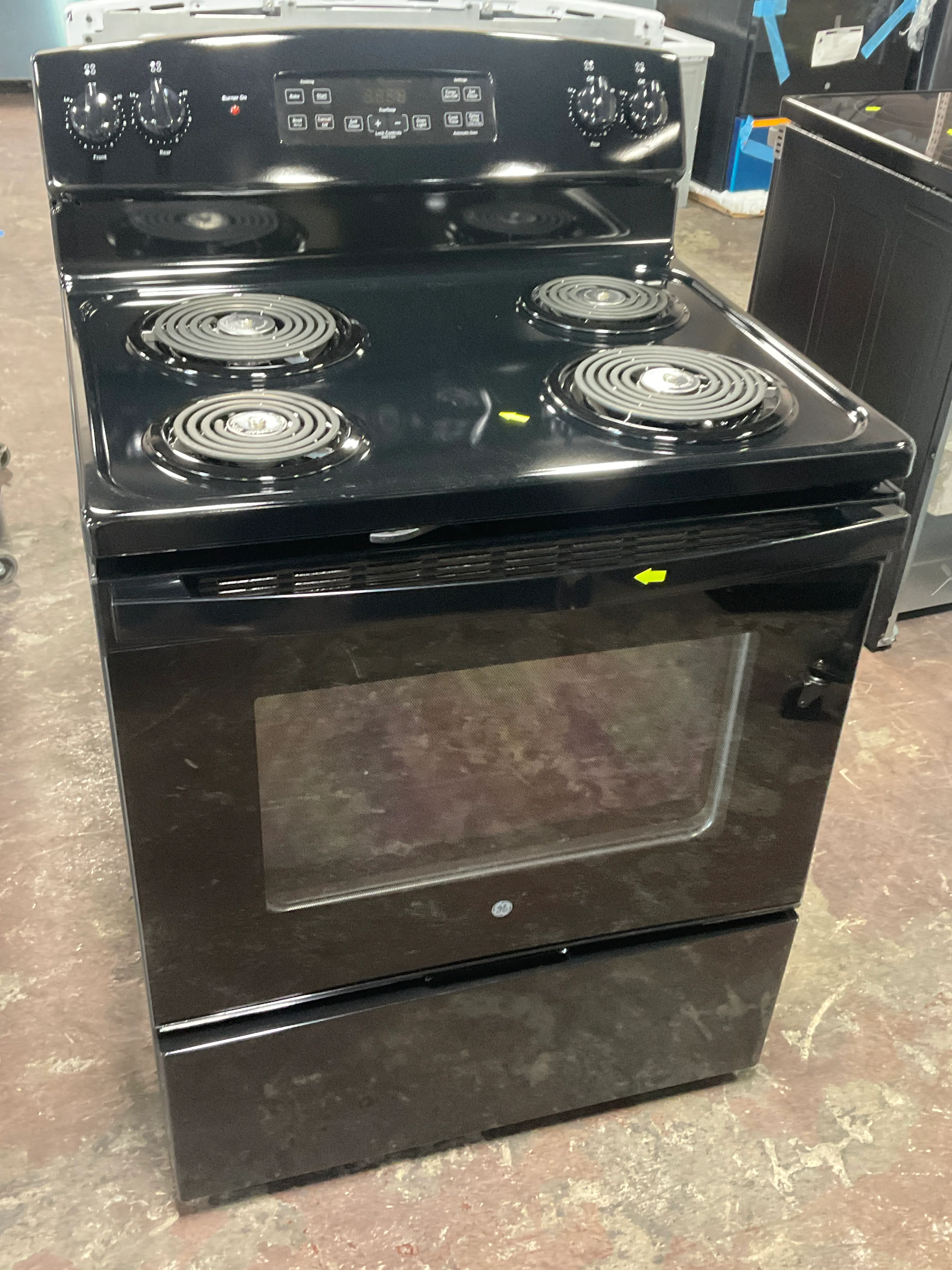 GE GE® ENERGY STAR® 30" Free-Standing Self-Clean Electric Range - Image 7