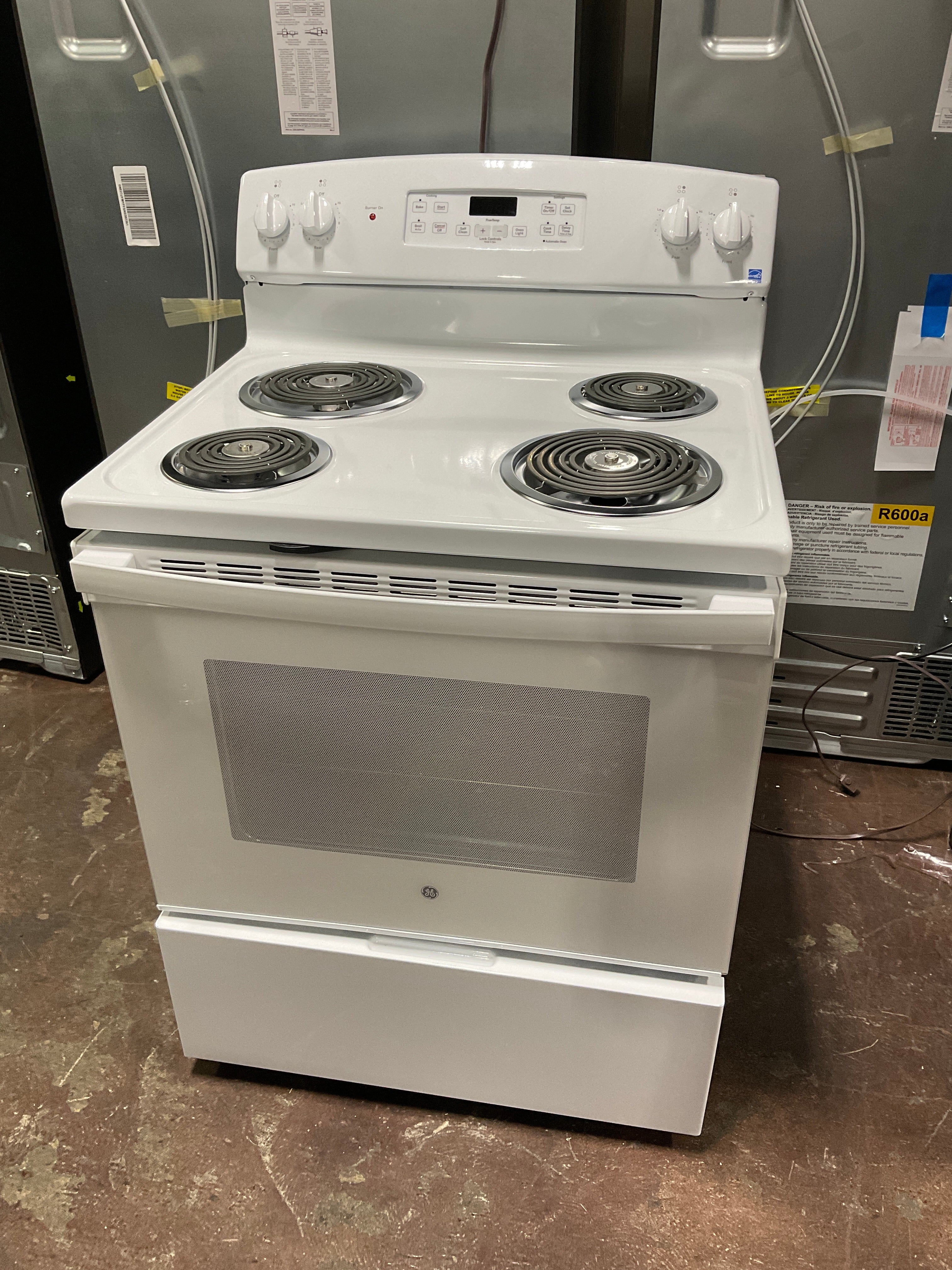 GE GE® ENERGY STAR® 30" Free-Standing Self-Clean Electric Range - Image 10