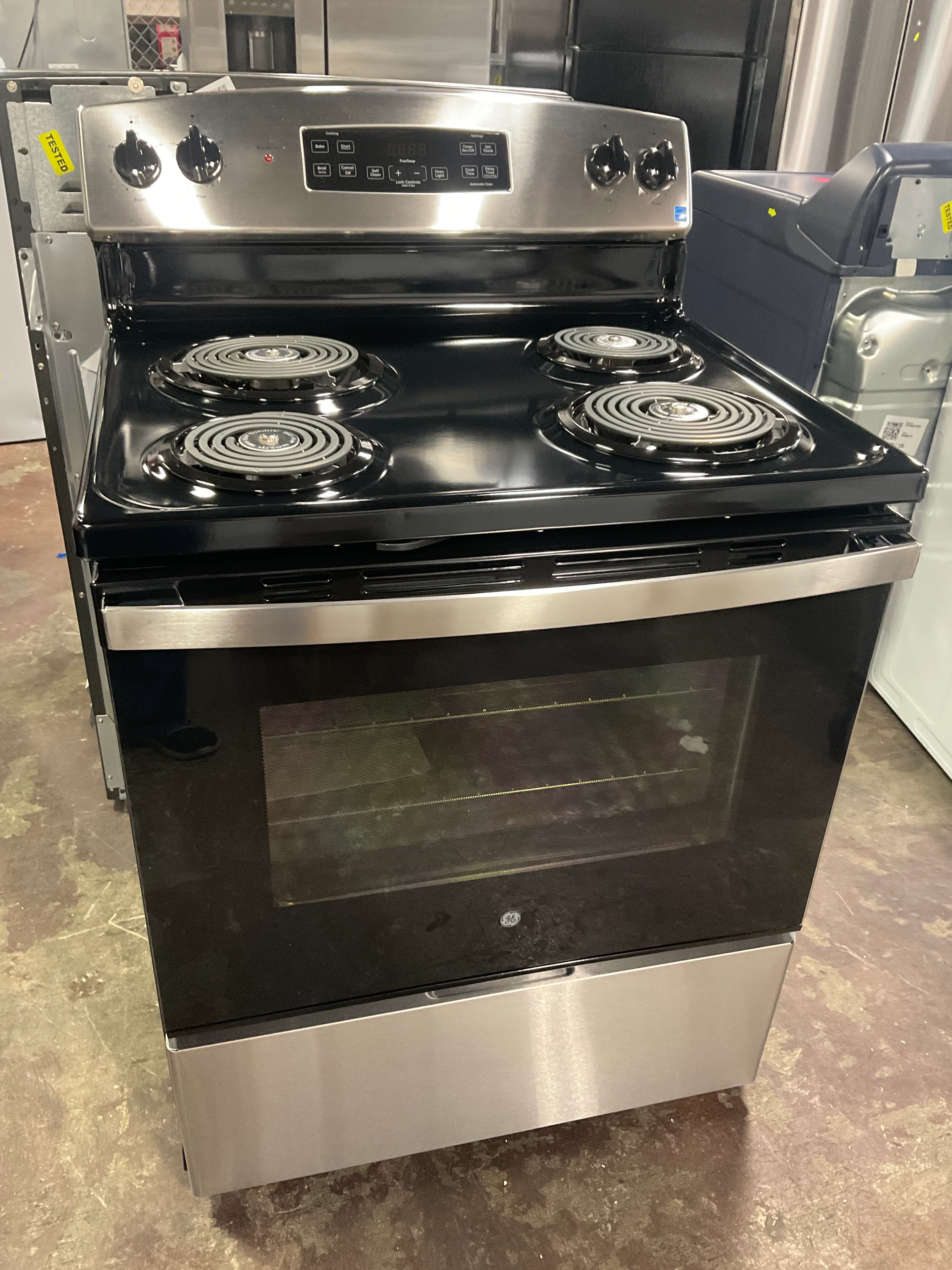 GE GE® ENERGY STAR® 30" Free-Standing Self-Clean Electric Range - Image 10