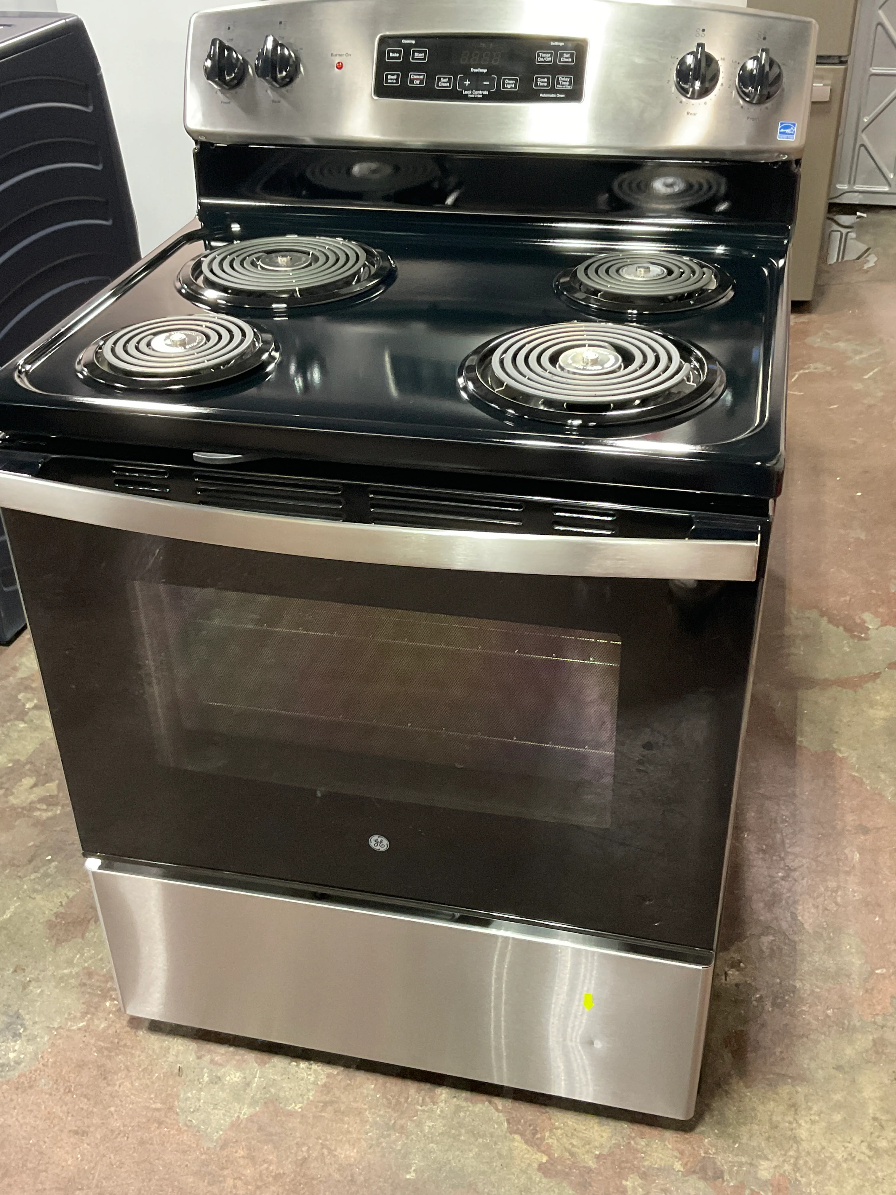GE GE® ENERGY STAR® 30" Free-Standing Self-Clean Electric Range - Image 11