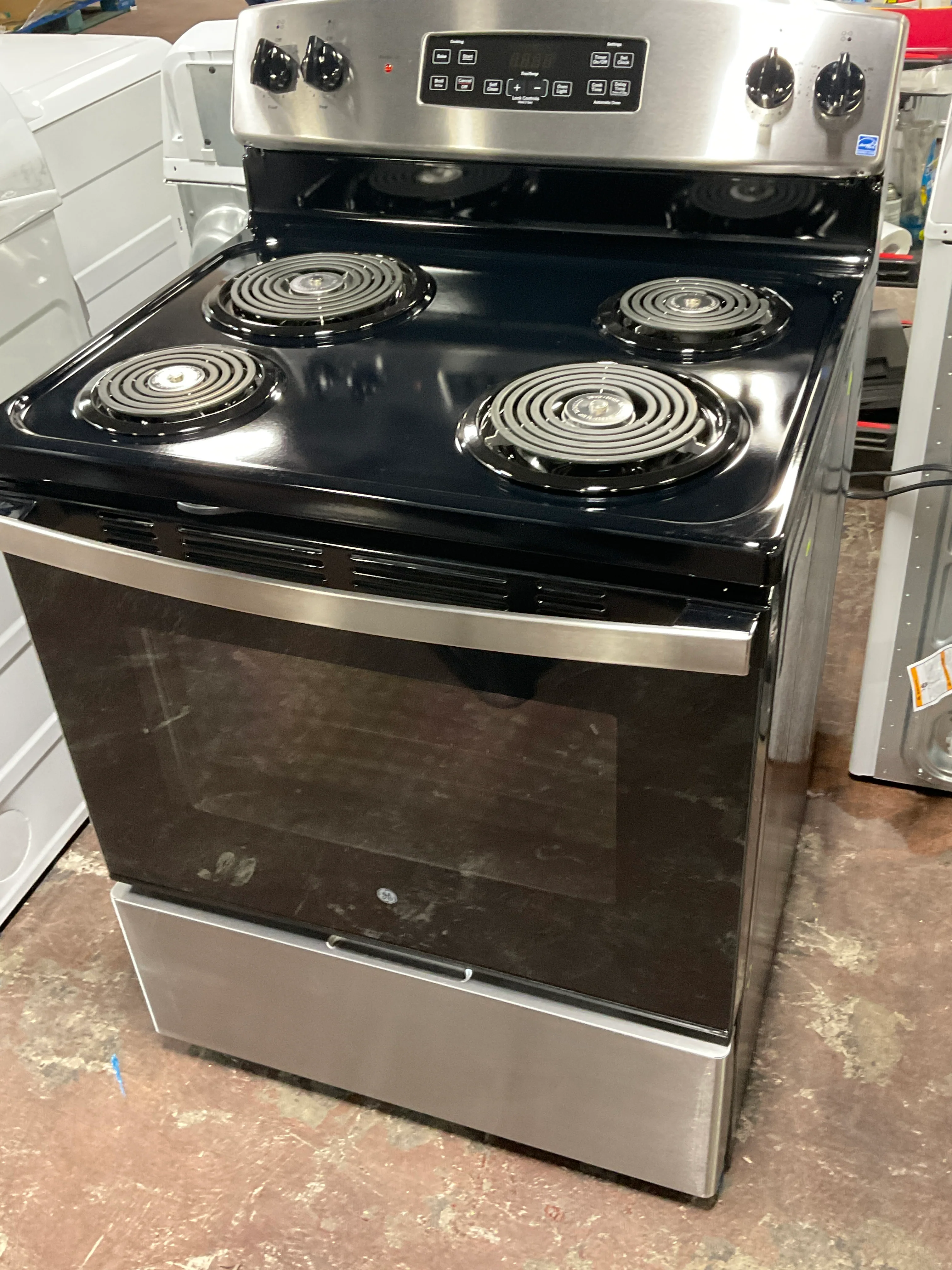 GE GE® ENERGY STAR® 30" Free-Standing Self-Clean Electric Range - Image 12