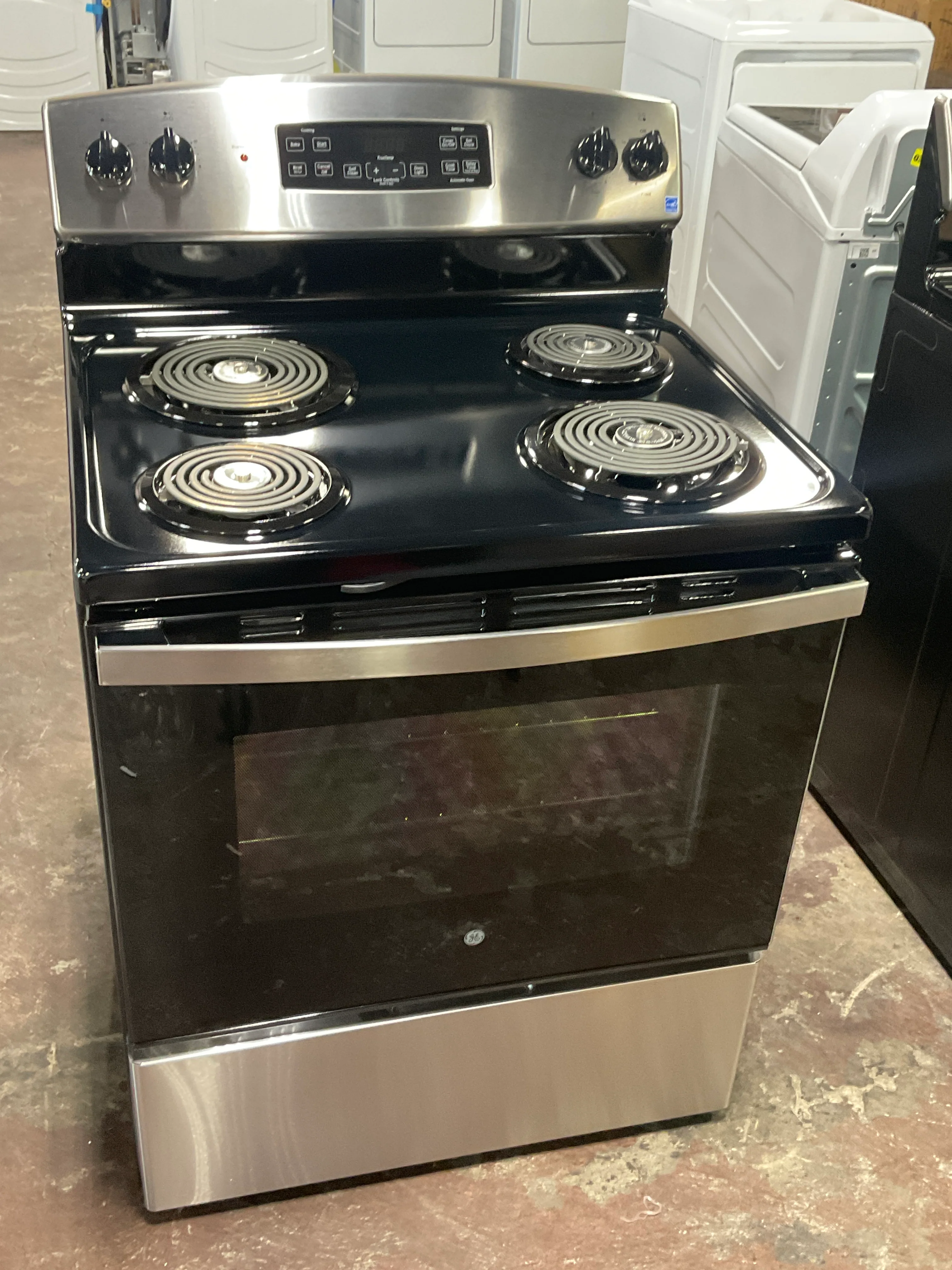 GE GE® ENERGY STAR® 30" Free-Standing Self-Clean Electric Range - Image 6