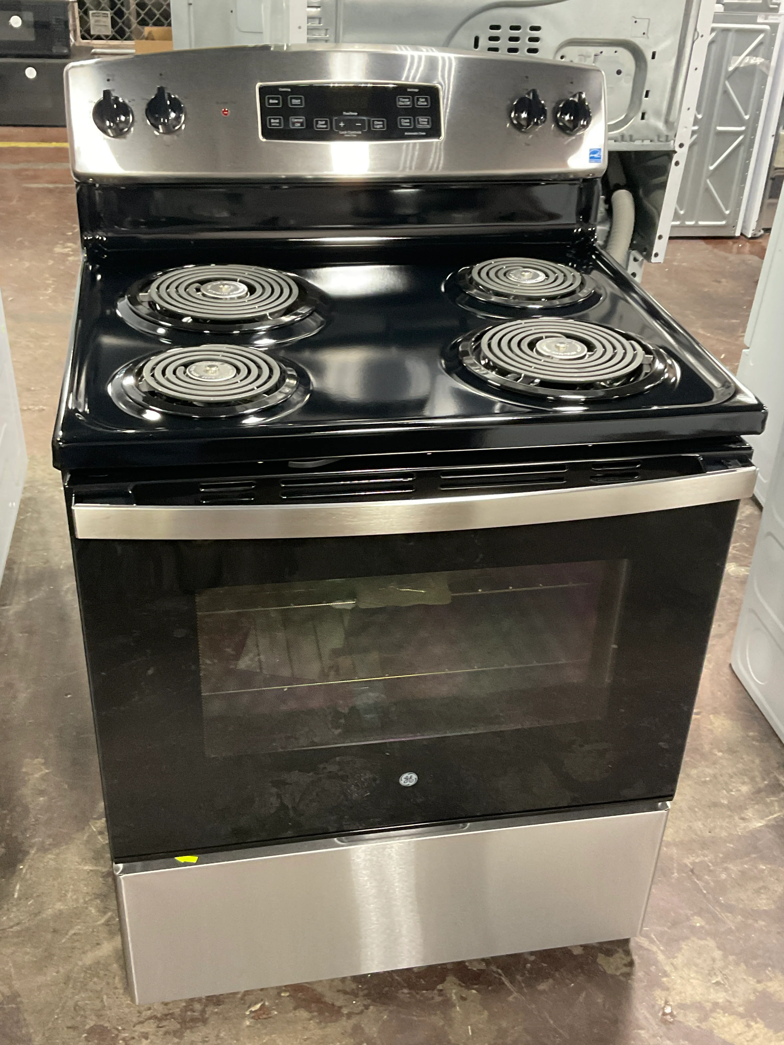 GE GE® ENERGY STAR® 30" Free-Standing Self-Clean Electric Range - Image 8