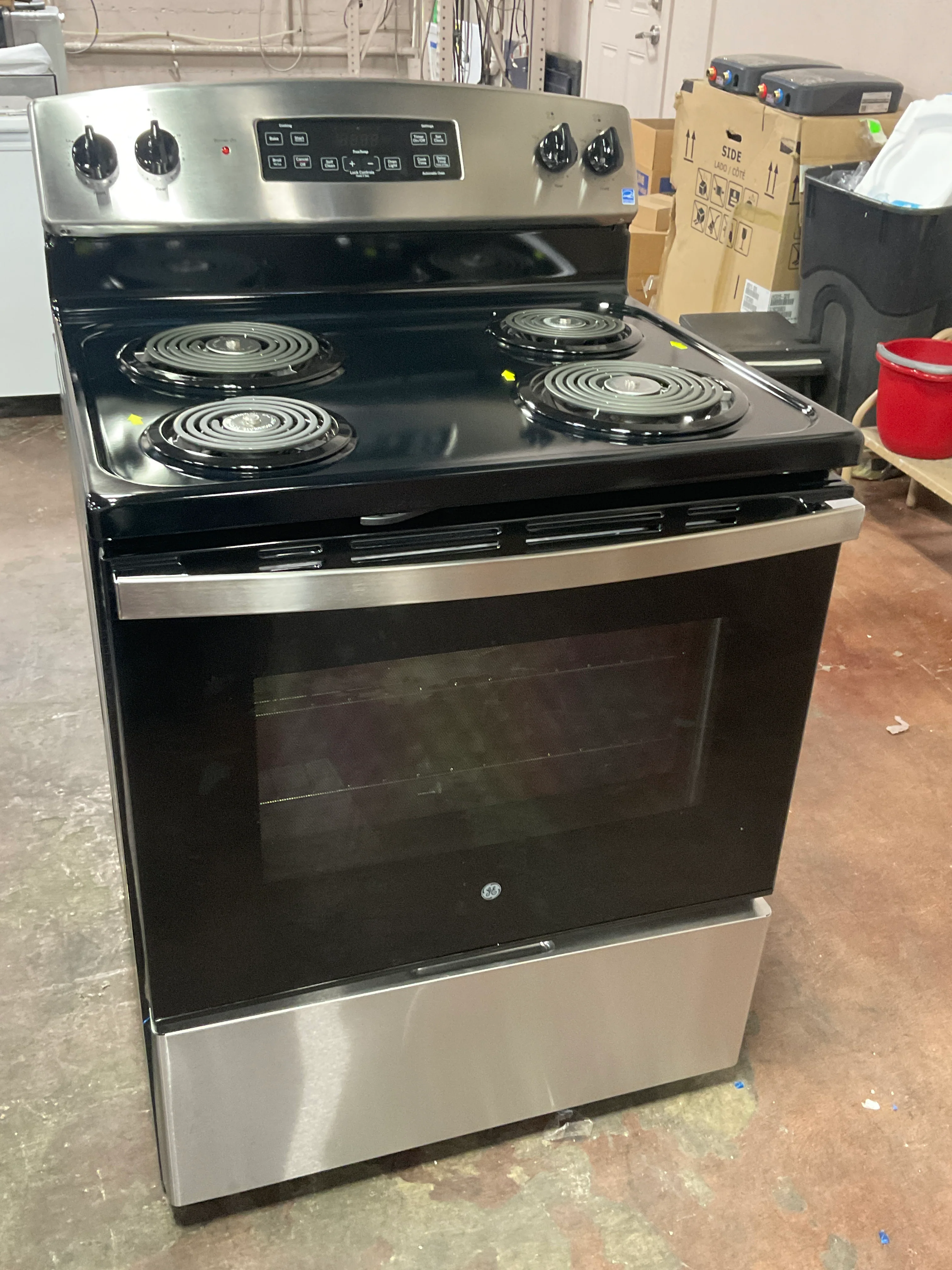 GE GE® ENERGY STAR® 30" Free-Standing Self-Clean Electric Range - Image 9