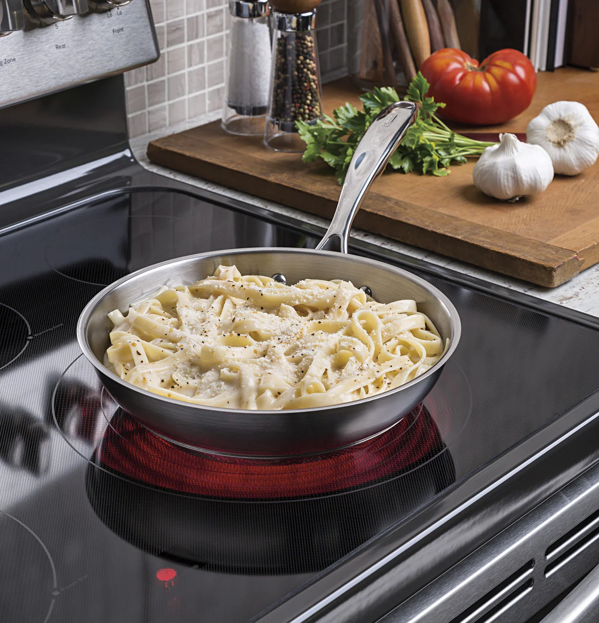GE® 30" Free-Standing Electric Convection Range - Image 4