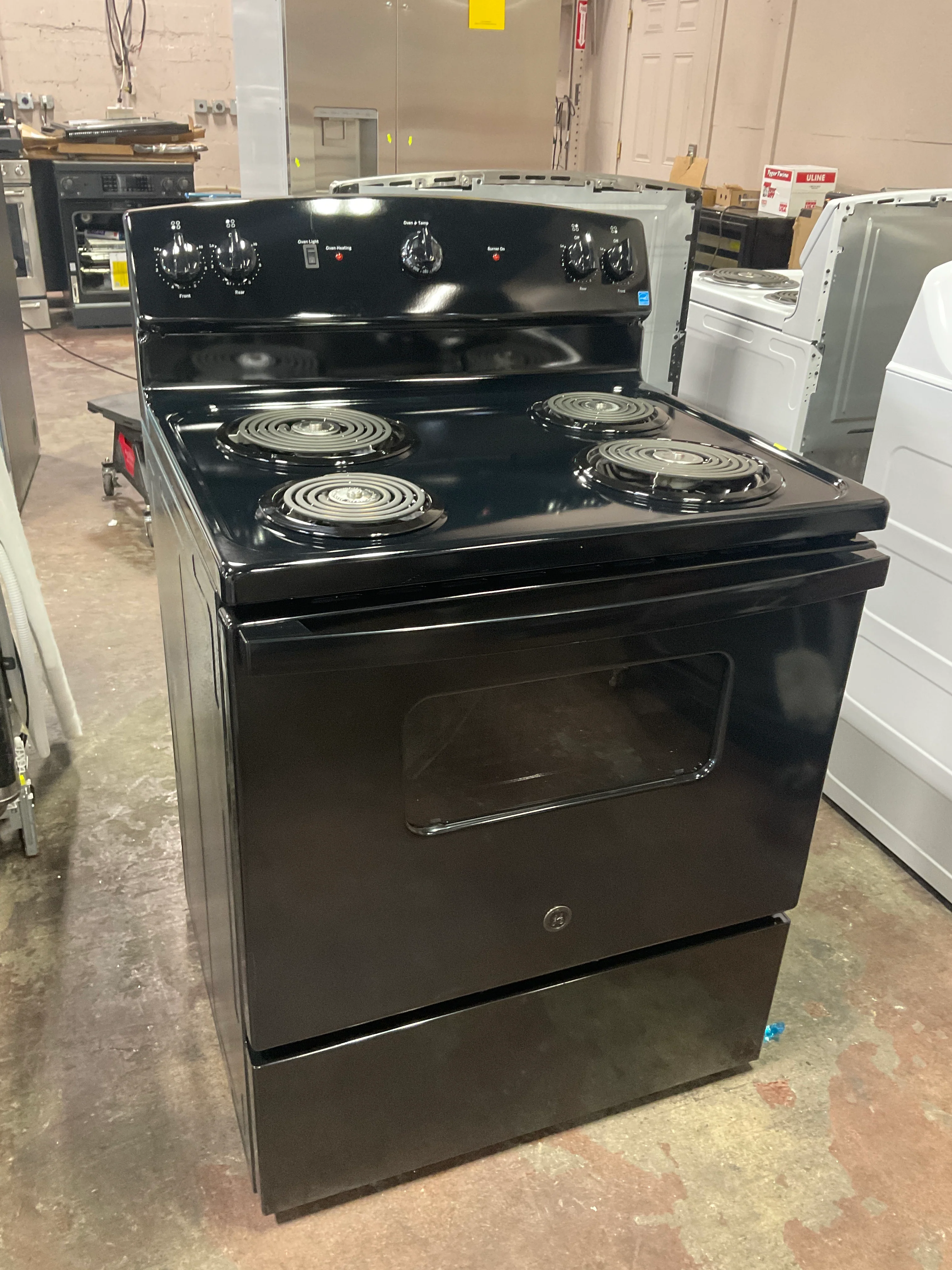 GE® ENERGY STAR® 30" Free-Standing Electric Range - Image 6