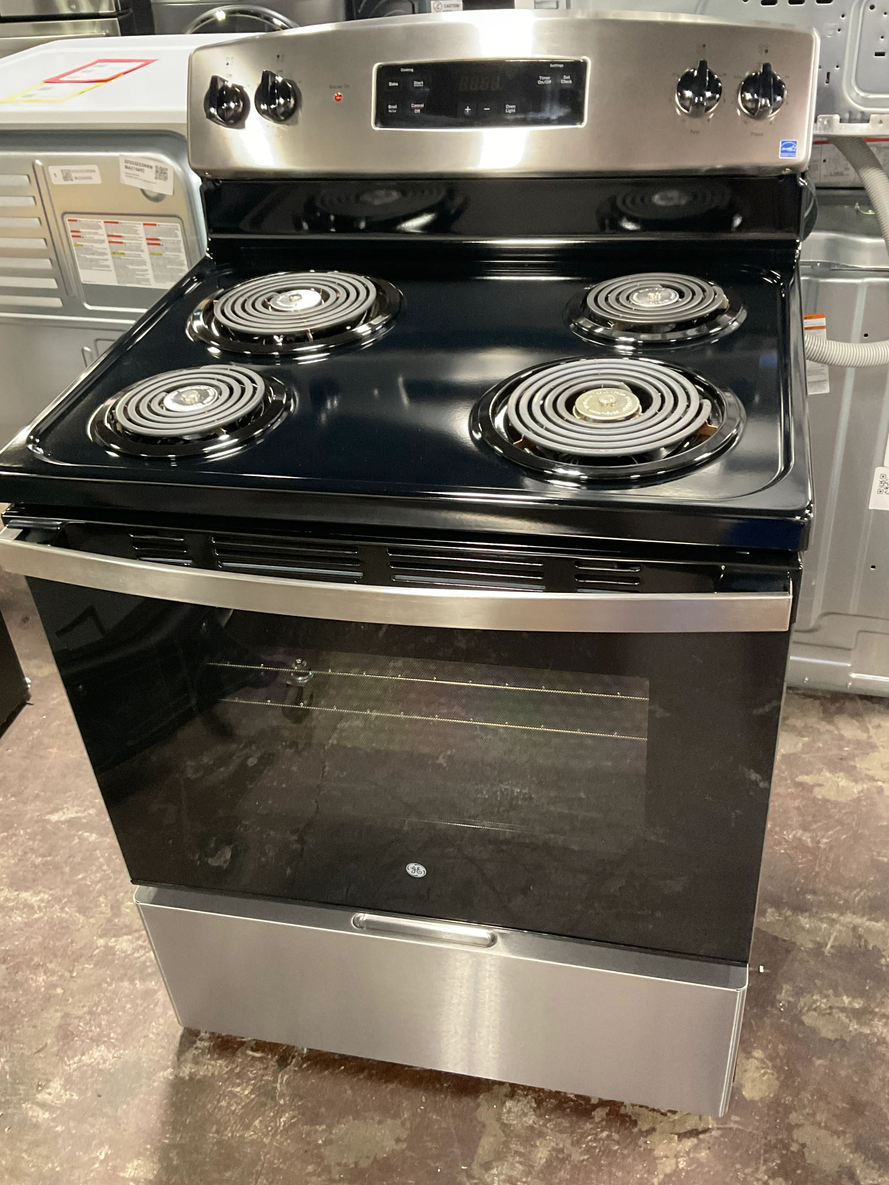 GE GE® ENERGY STAR® 30" Free-Standing Electric Range - Image 6