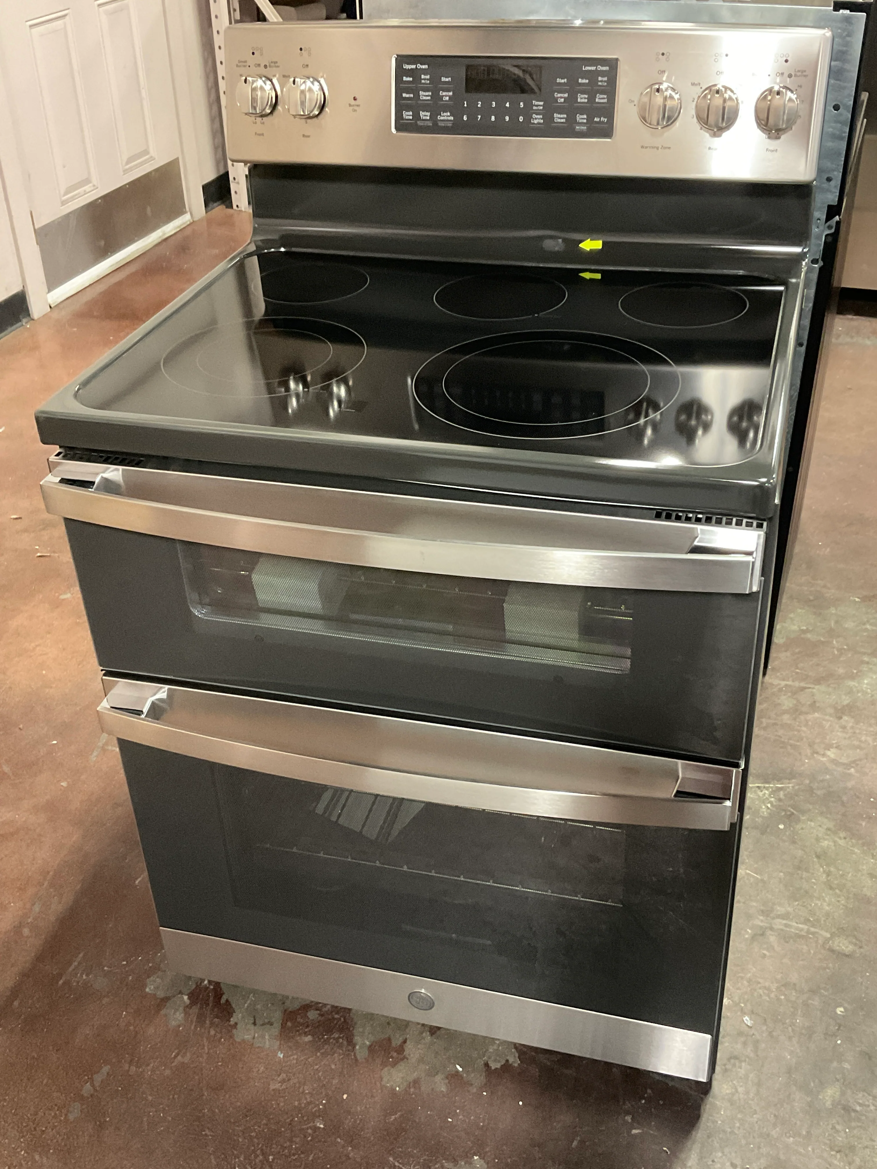 GE 30" Free-Standing Electric Double Oven Convection Range - Image 16