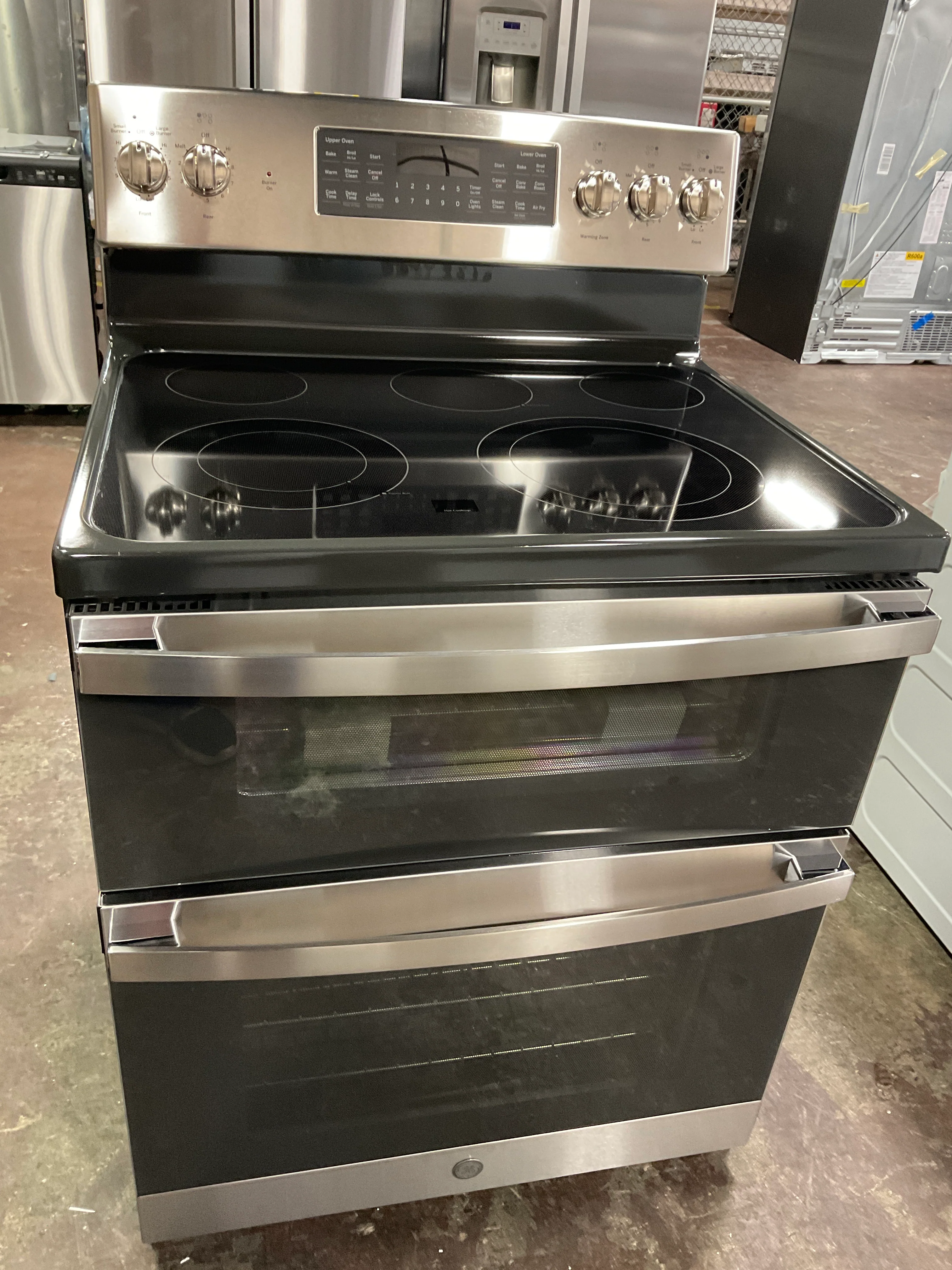 GE 30" Free-Standing Electric Double Oven Convection Range - Image 9