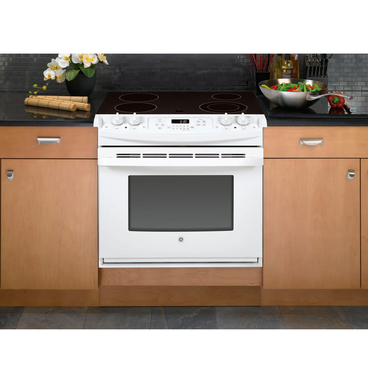 GE® 30" Drop-In Electric Range - Image 5