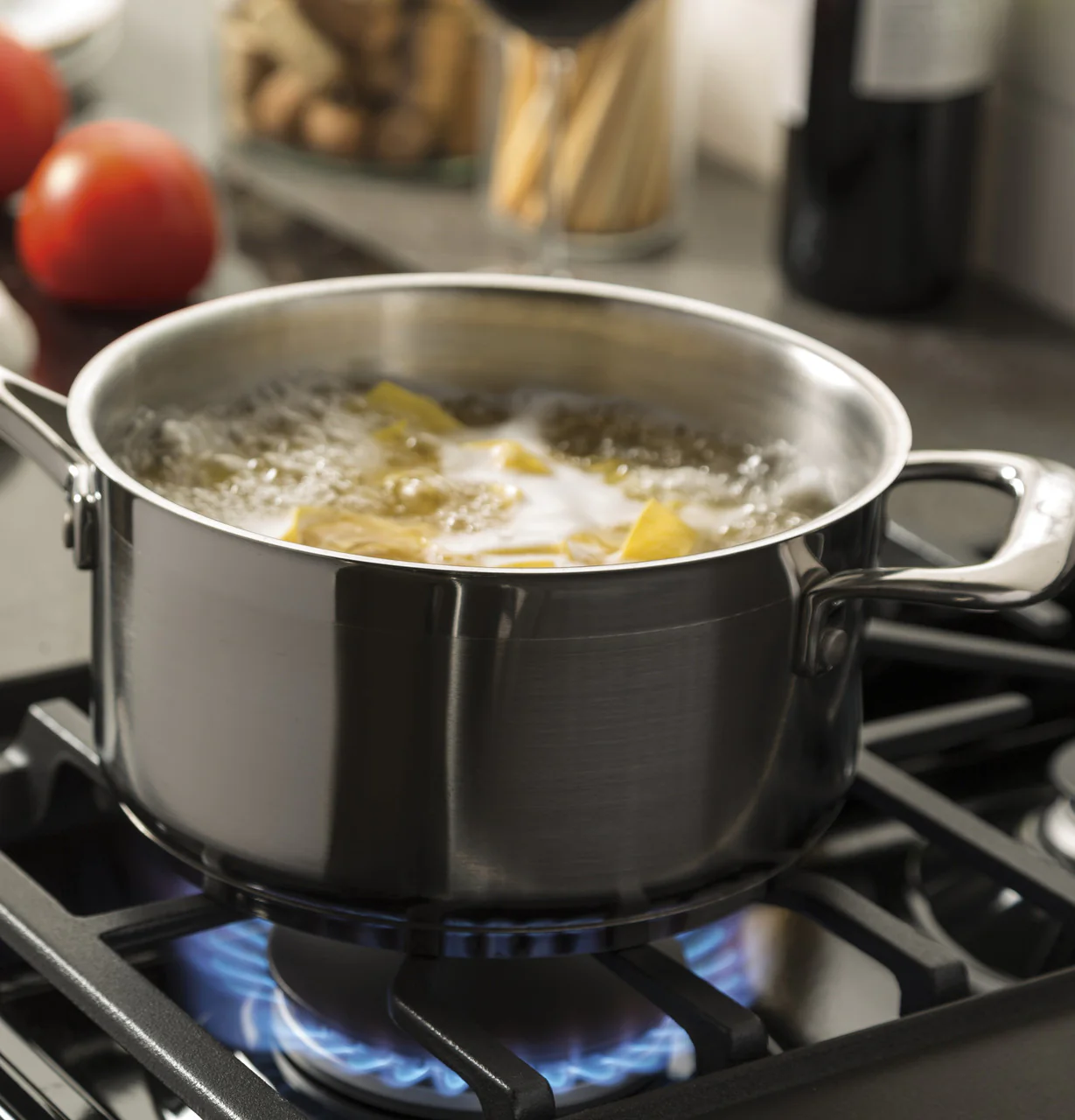 GE® 30" Free-Standing Gas Range - Image 3