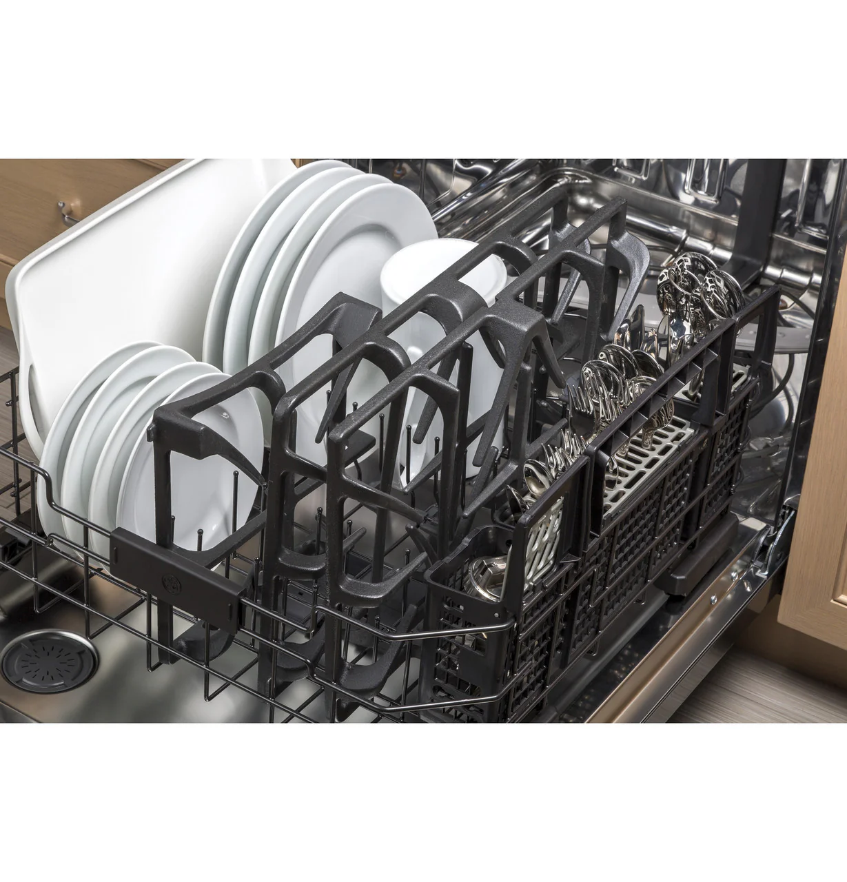 GE® 30" Built-In Gas Cooktop with 5 Burners and Dishwasher Safe Grates - Image 3