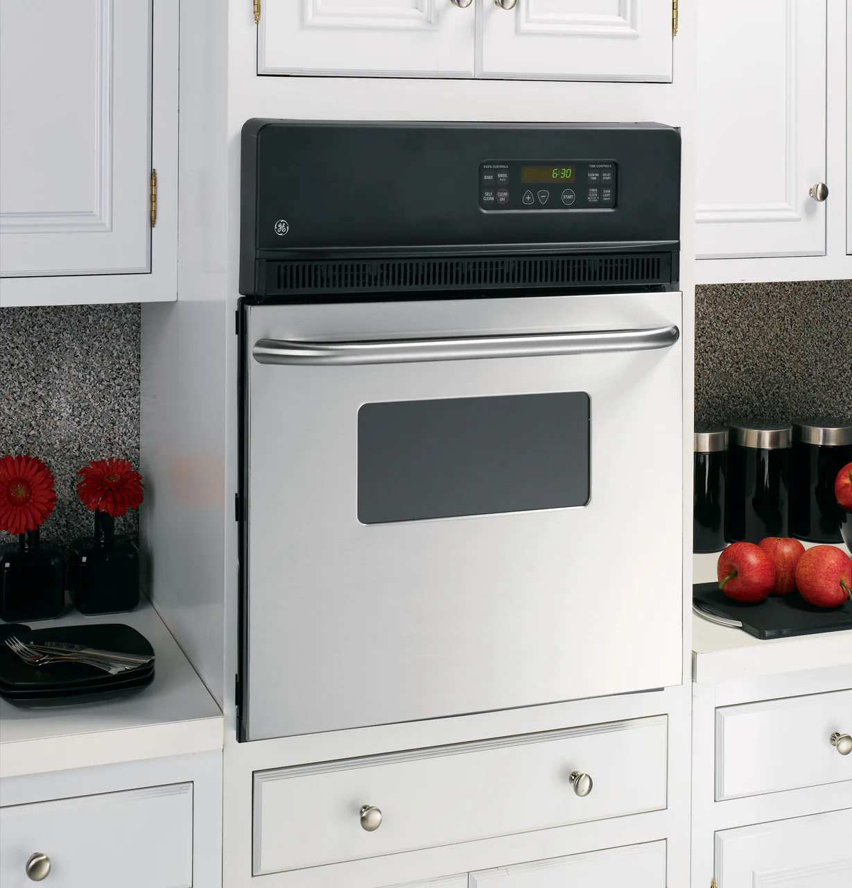 GE® 24" Electric Single Self-Cleaning Wall Oven - Image 3