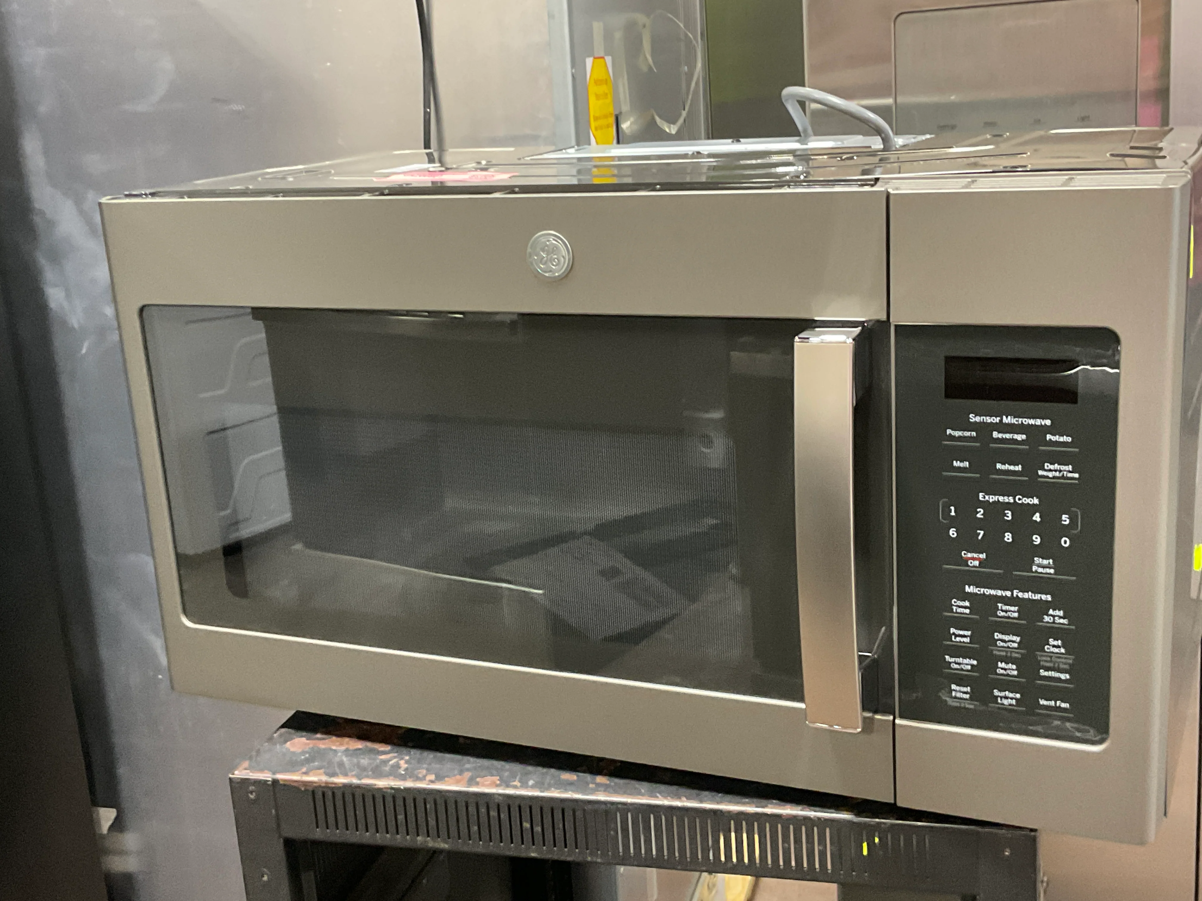 GE® 1.7 Cu. Ft. Over-the-Range Sensor Microwave Oven - Image 6