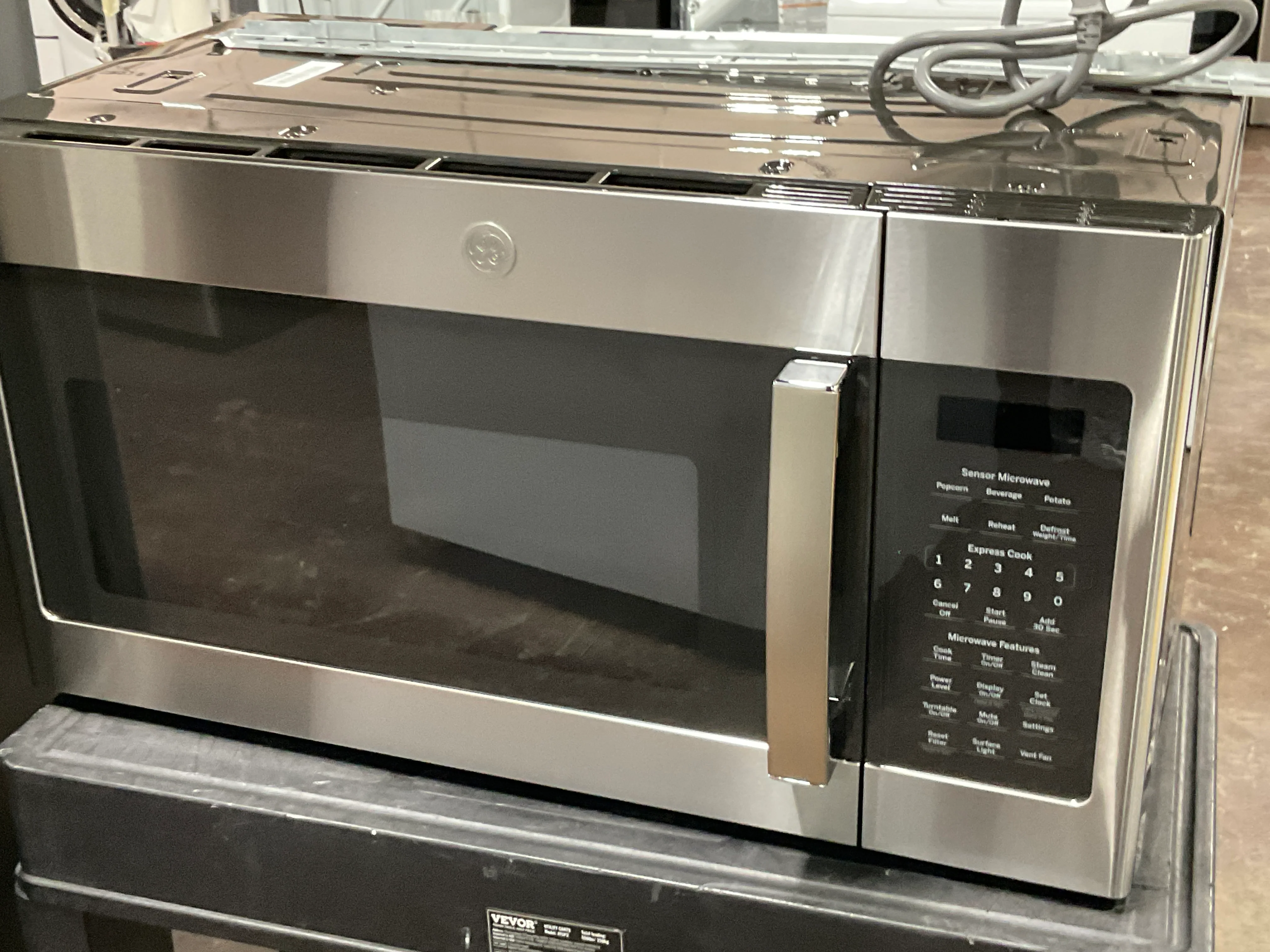 GE® 1.9 Cu. Ft. Over-the-Range Sensor Microwave Oven - Image 6