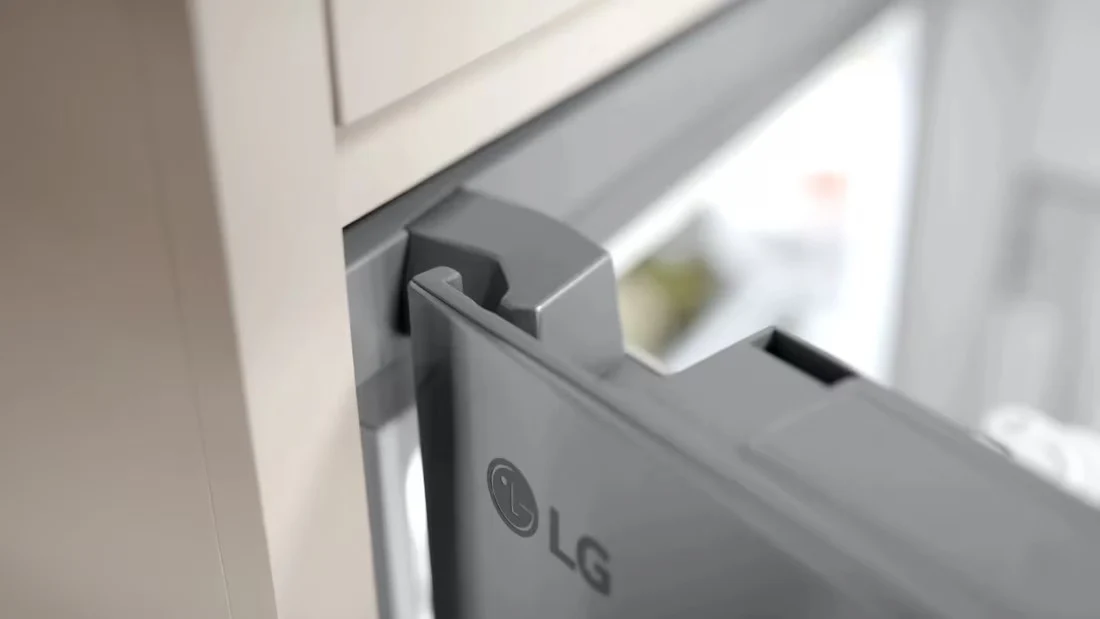 LG Counter-Depth MAX™ with Zero Clearance™ 3-Door French Door Refrigerator with Thin Door Design - Image 10