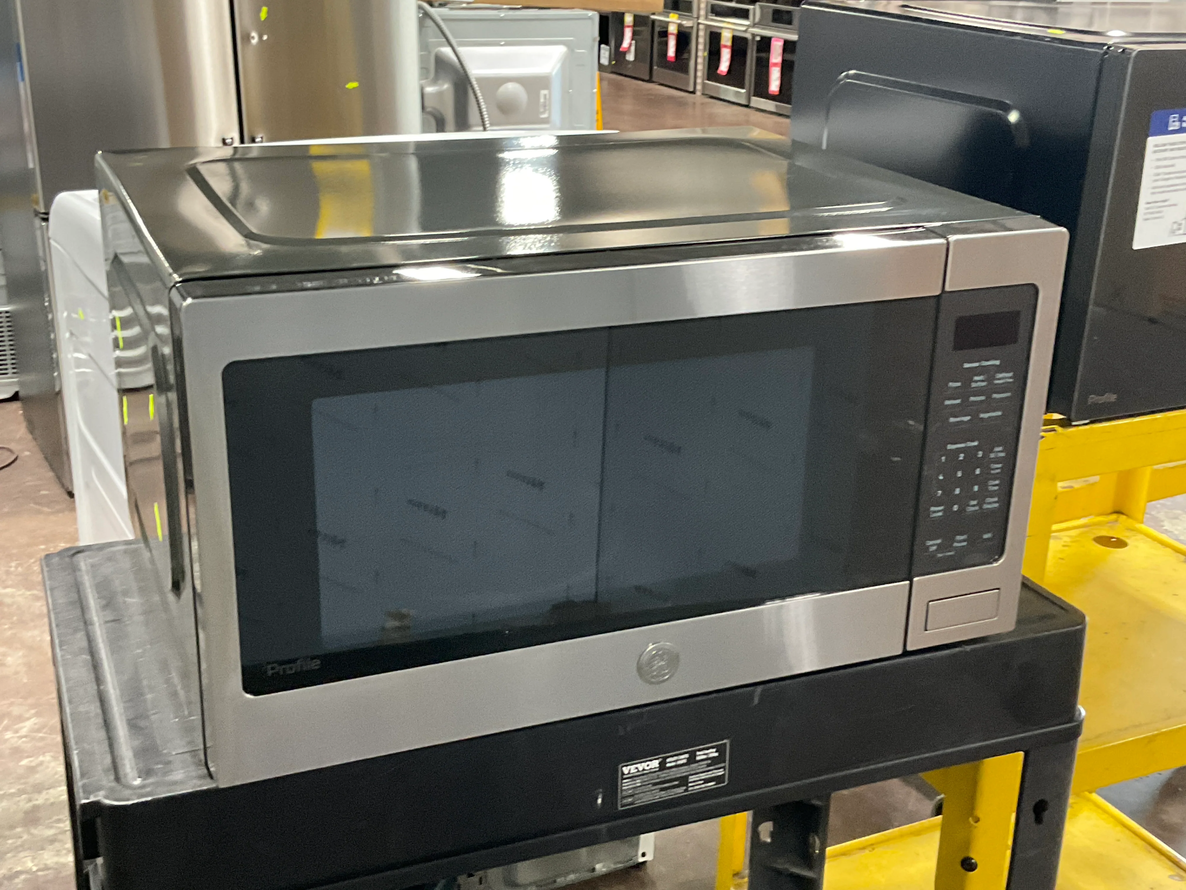 GE Profile™ 2.2 Cu. Ft. Countertop Sensor Microwave Oven - Image 7