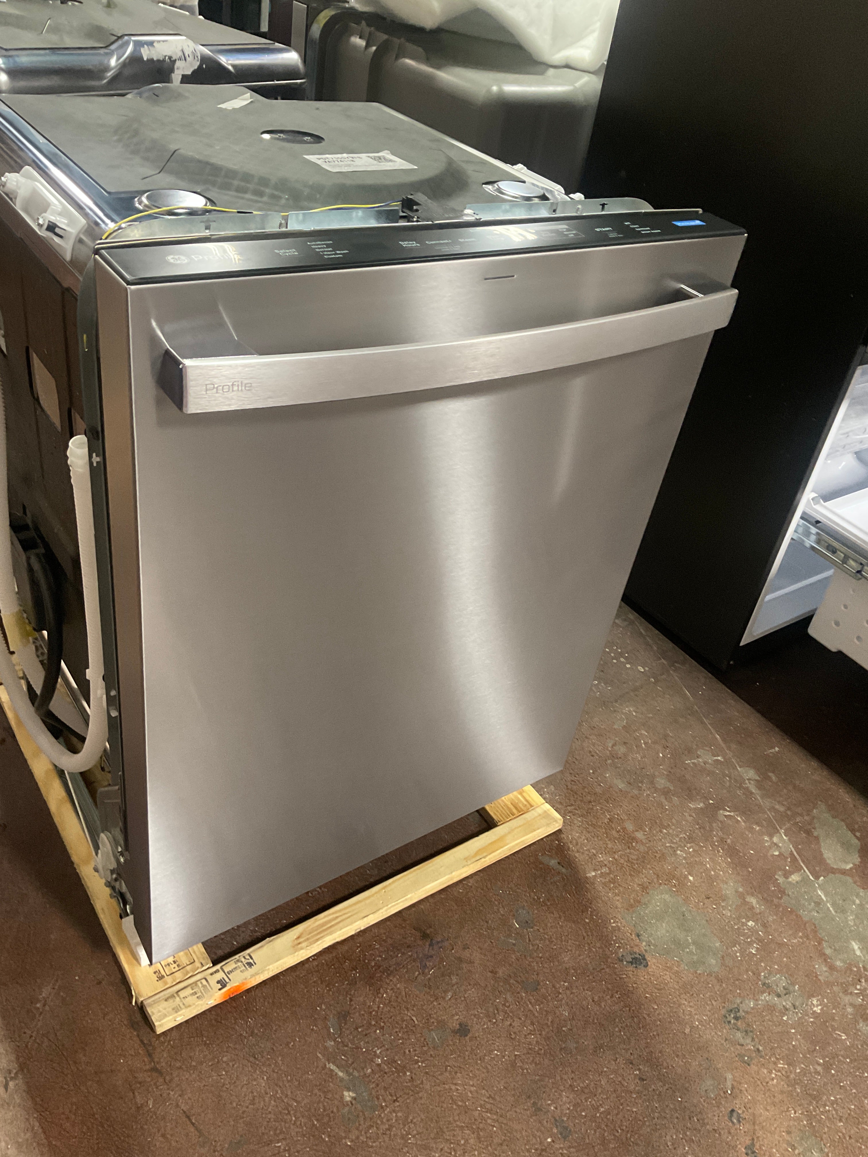 GE Profile™ ENERGY STAR Smart UltraFresh System Dishwasher with Microban™ Antimicrobial Technology with Deep Clean Washing 3rd Rack, 42 dBA - Image 6