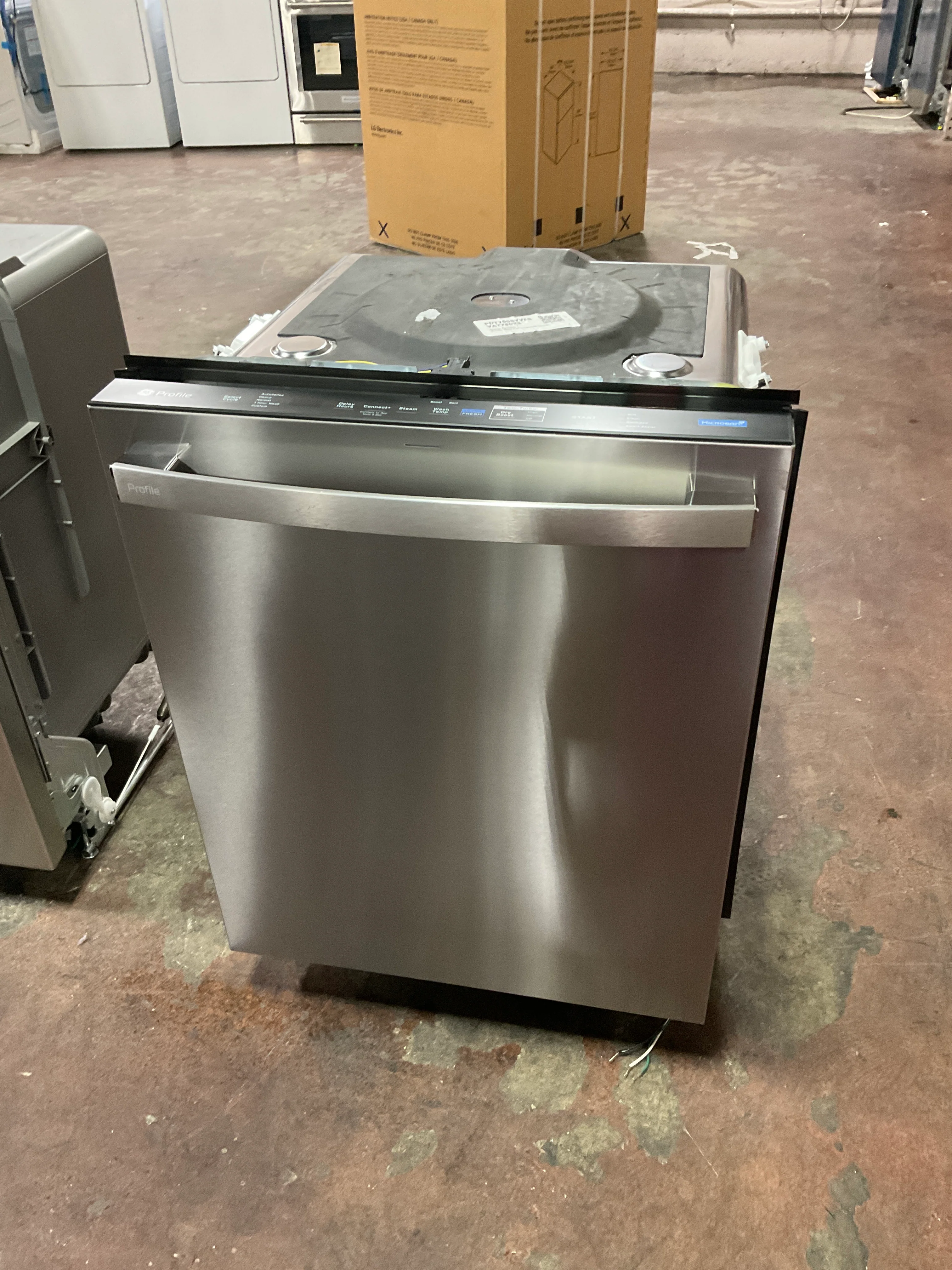GE Profile™ ENERGY STAR Smart UltraFresh System Dishwasher with Microban™ Antimicrobial Technology with Deep Clean Washing 3rd Rack, 42 dBA - Image 8