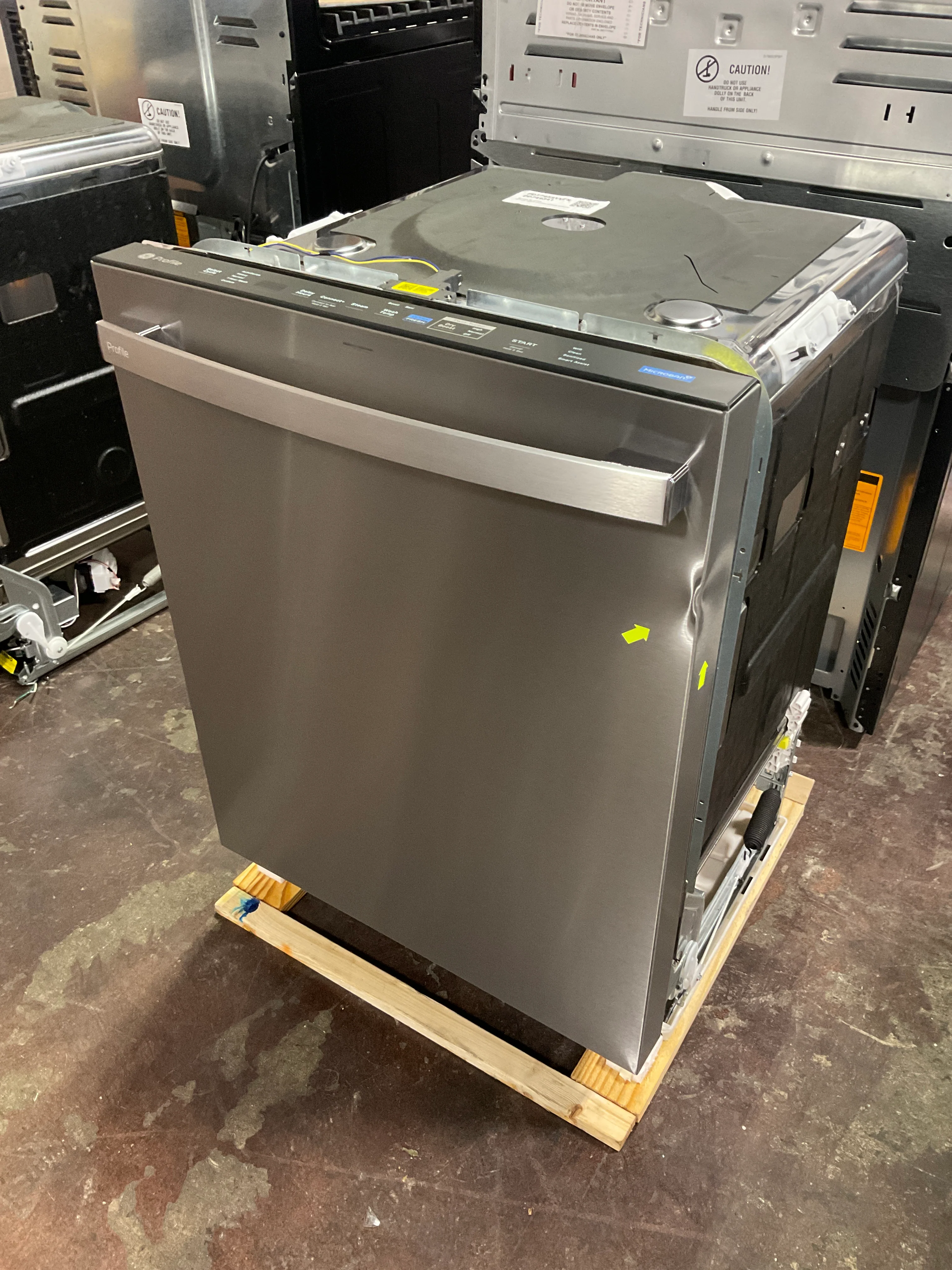 GE Profile™ ENERGY STAR Smart UltraFresh System Dishwasher with Microban™ Antimicrobial Technology with Deep Clean Washing 3rd Rack, 39 dBA - Image 6
