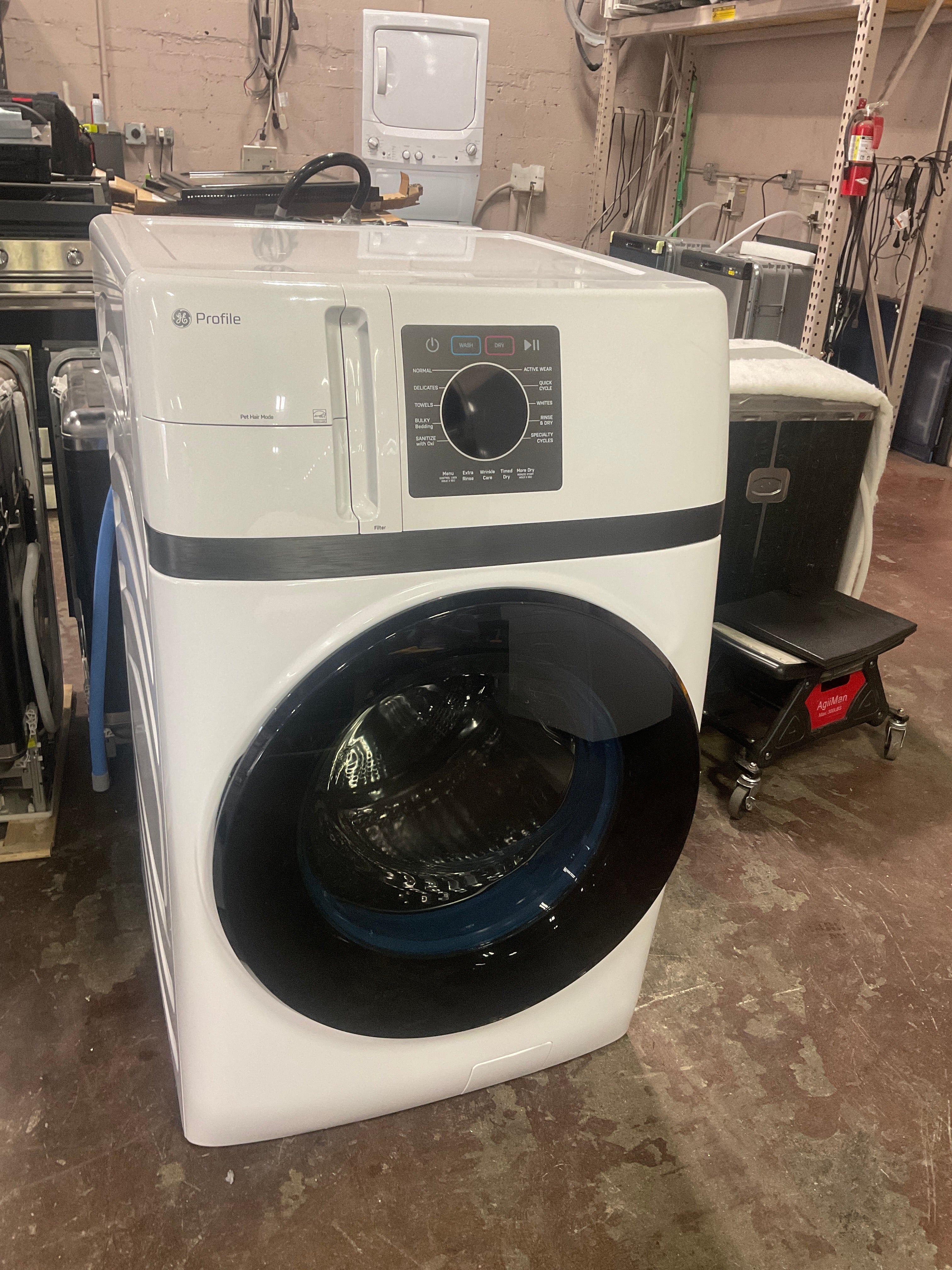 GE Profile™ ENERGY STAR® 4.6 cu. ft. Capacity UltraFast Combo with Ventless Inverter Heat Pump Technology Washer/Dryer - Image 9