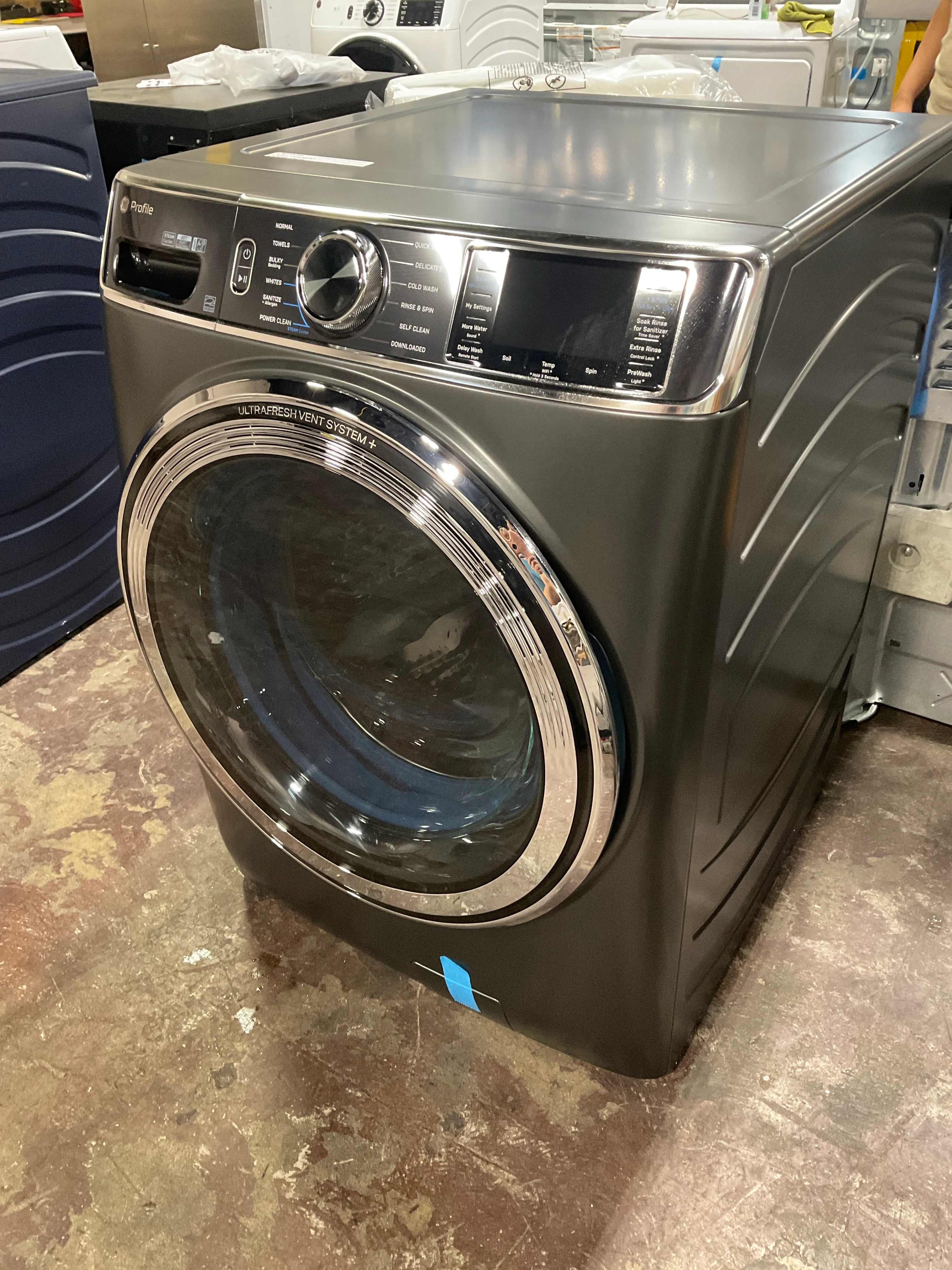 GE Profile™ 5.5 cu. ft. Capacity Smart Front Load ENERGY STAR® Steam Washer with UltraFresh Vent System+ and Smart Wash & Smart Rinse - Image 10