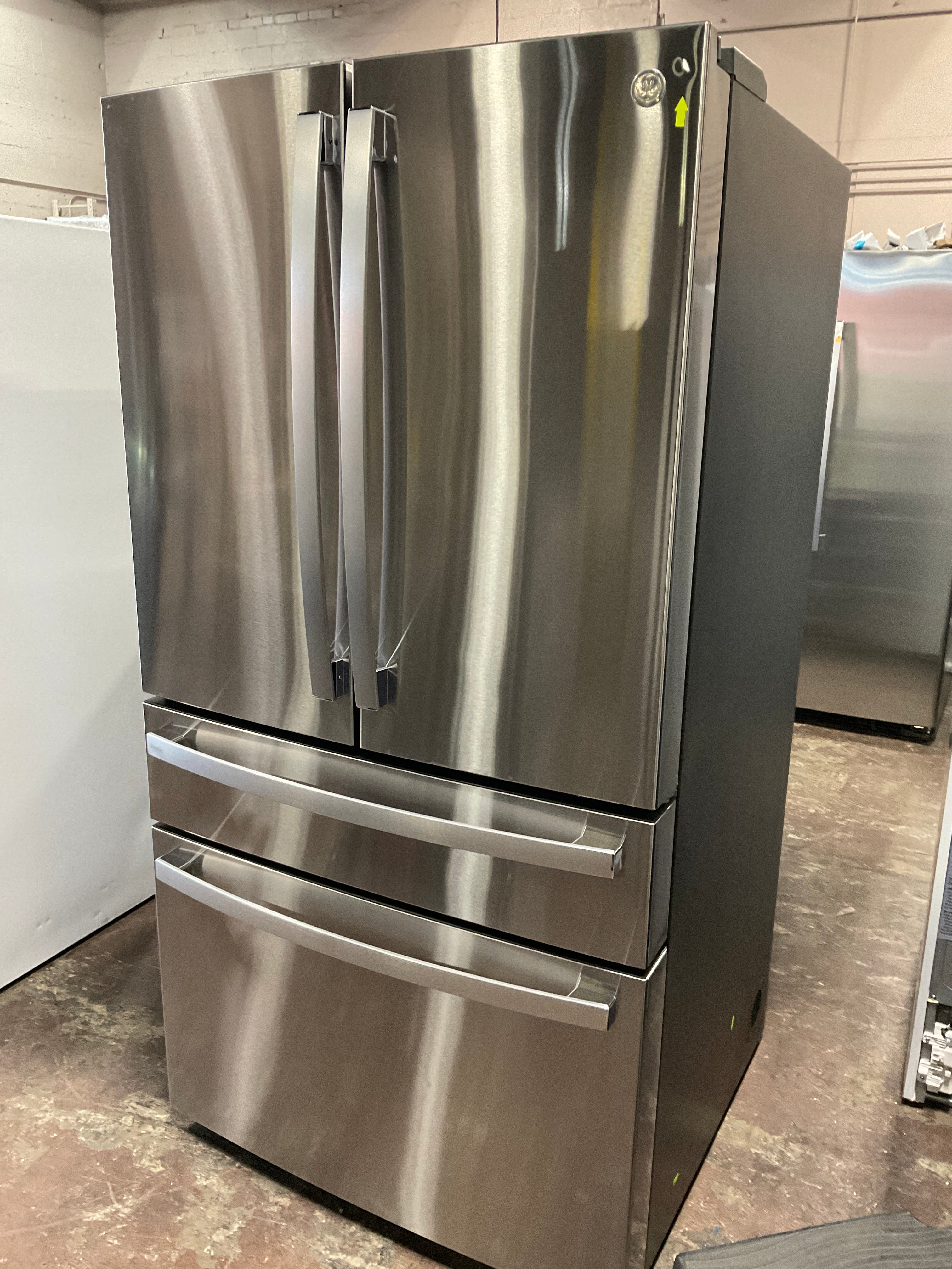 GE Profile™ ENERGY STAR® 28.7 Cu. Ft. Smart Fingerprint Resistant 4-Door French-Door Refrigerator With Dual-Dispense AutoFill Pitcher - Image 16