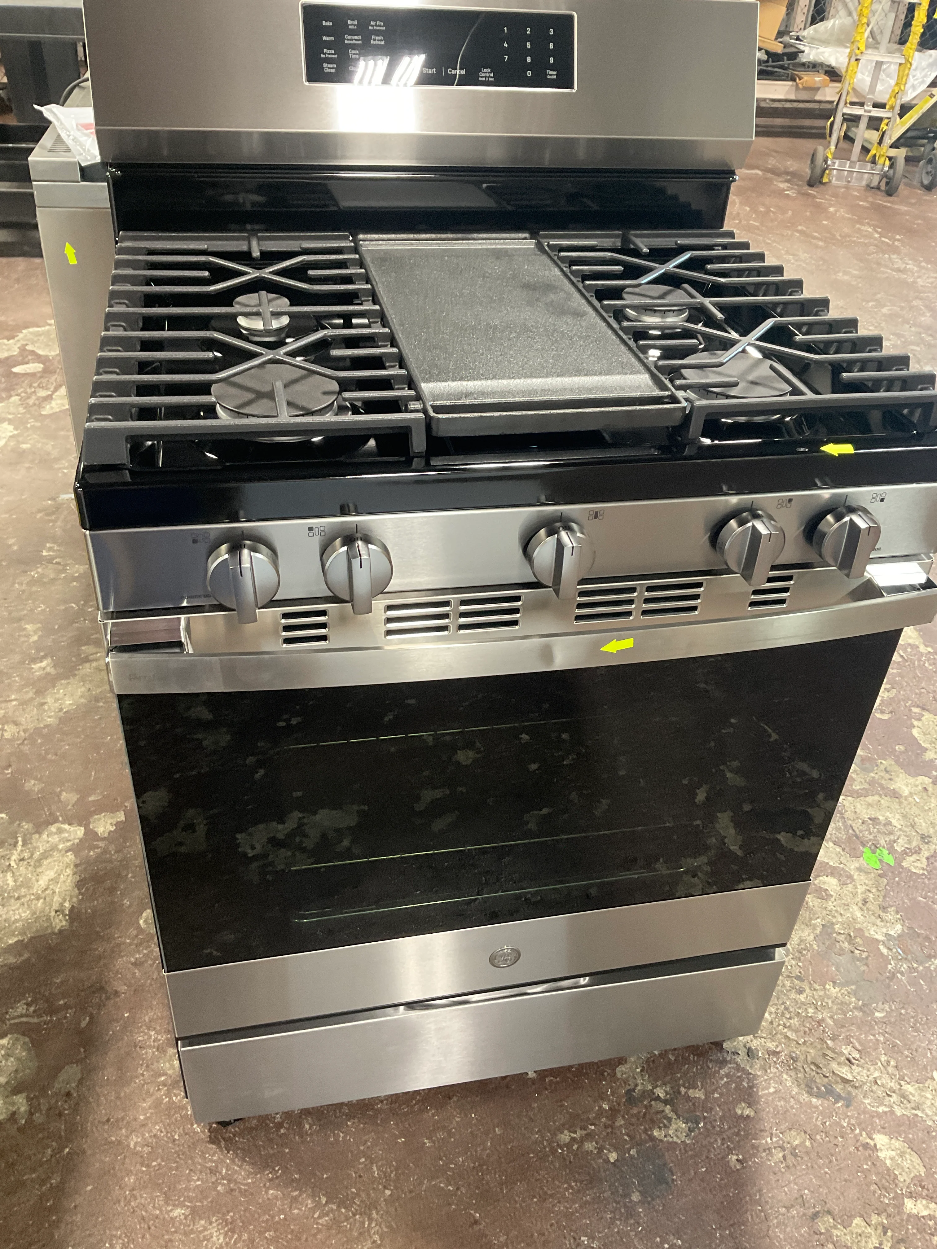 GE Profile™ 30” Smart Free-Standing Gas Convection Range with No Preheat Air Fry and EasyWash™ Oven Tray - Image 6